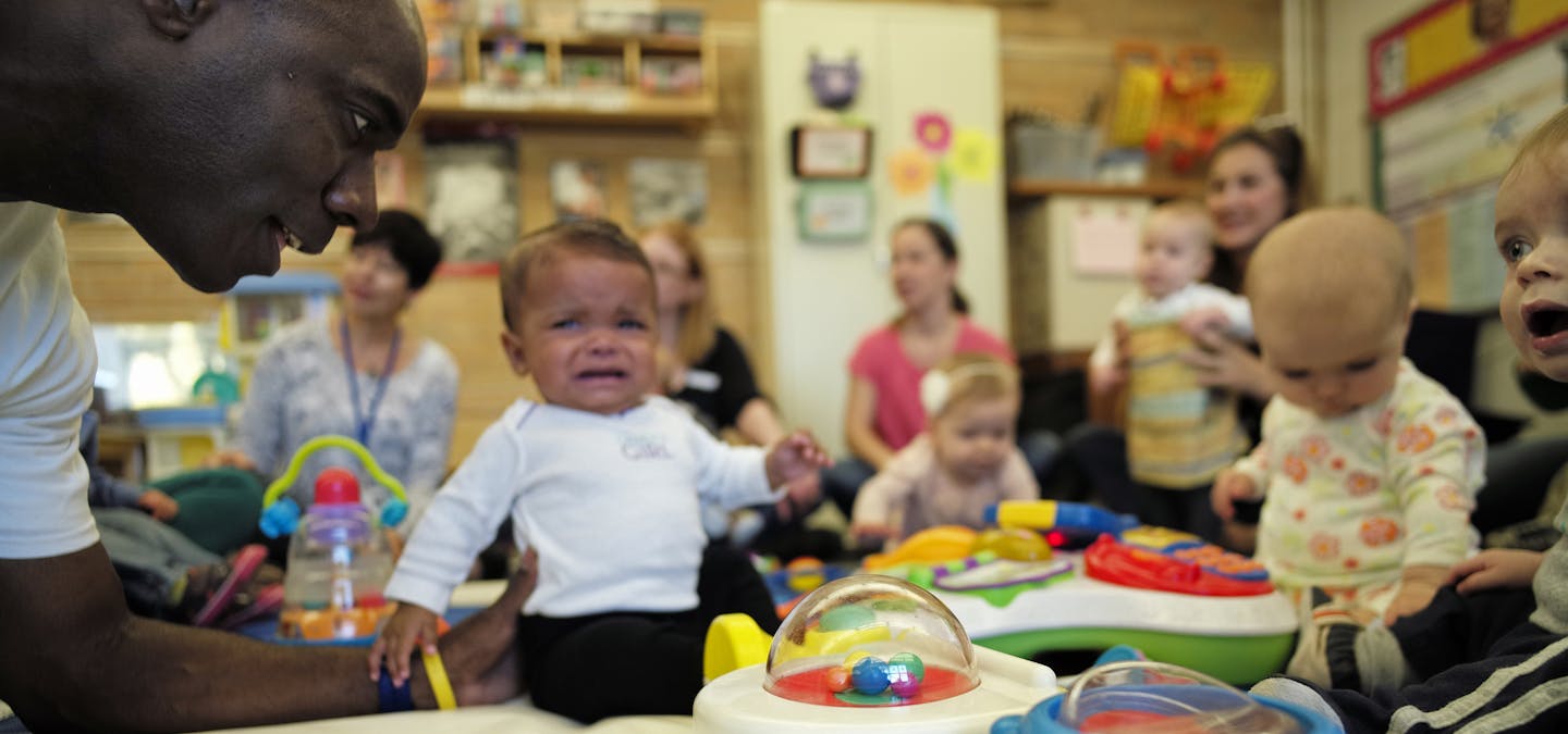 Jake Jackson helped steady his 7-month old daughter, Savannah during class.] The 40th anniversay of ECFE in the north west metro is coming up.Richard Tsong-Taatarii/rtsong- taatarii@startribune.com