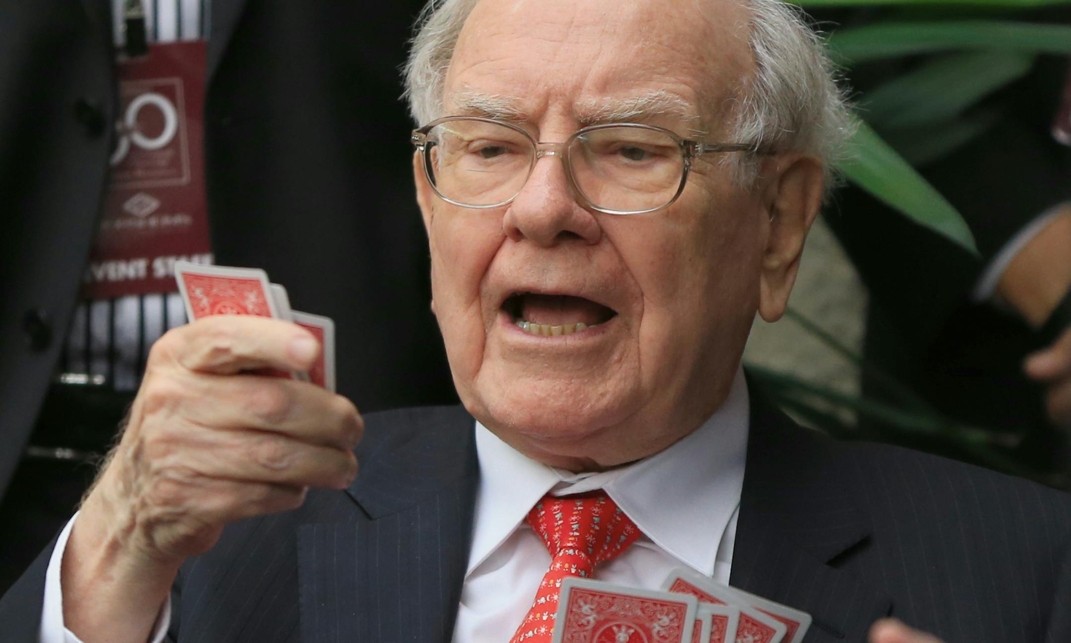 Berkshire Hathaway Chairman and CEO Warren Buffett plays bridge outside the Borsheims jewelry store, a Berkshire Hathaway subsidiary, in Omaha, Neb., Sunday, May 3, 2015. The annual Berkshire shareholders weekend is coming to a close one day after more than 40,000 people attended a question and answer session with Buffett and his Vice Chairman Charlie Munger. (AP Photo/Nati Harnik)
