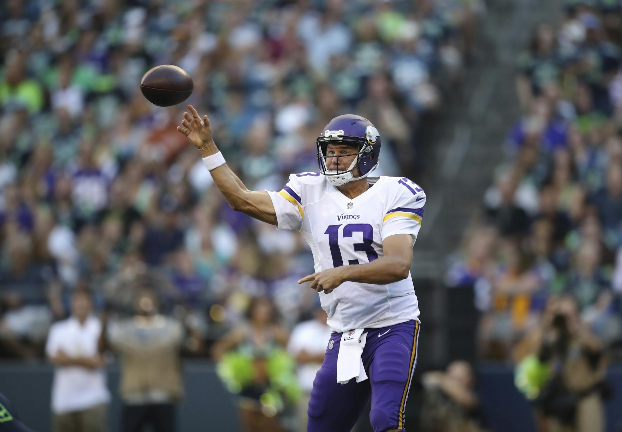 Vikings quarterback Shaun Hill (13) threw a pas to wide receiver Cordarrelle Patterson for 12 yards and a first down on the final play of the first quarter Thursday night.