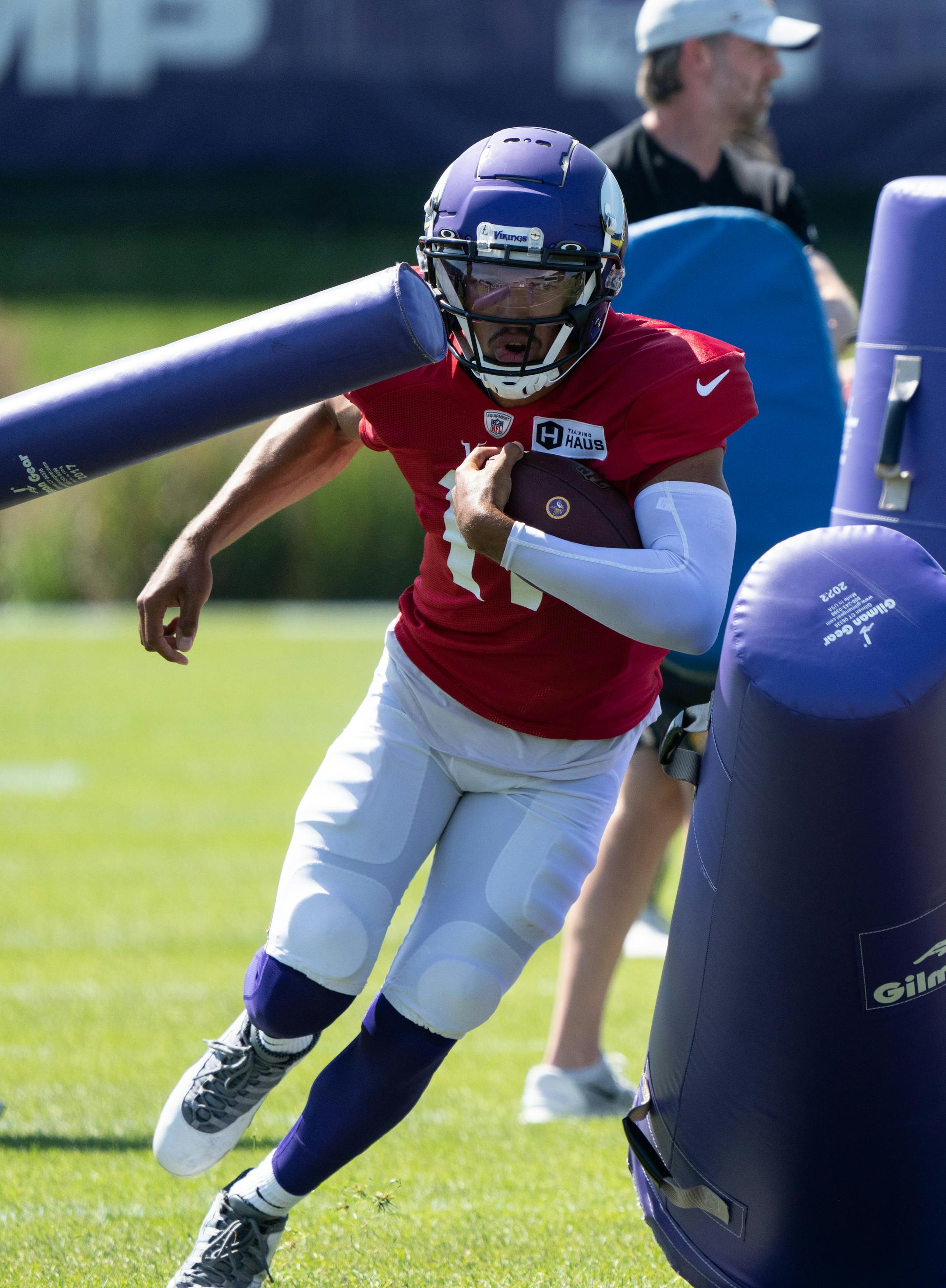 Vikings quarterback Kellen Mond runs with the ball.