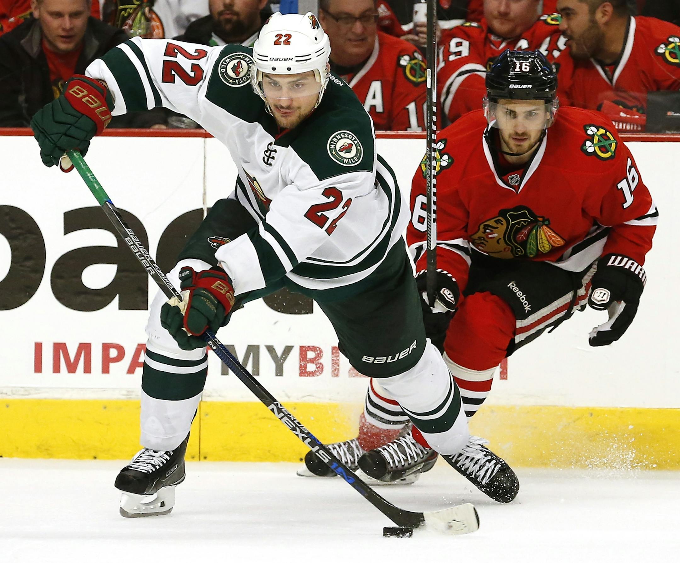 Nino Niederreiter (22) and Marcus Kruger (16) in the second period.