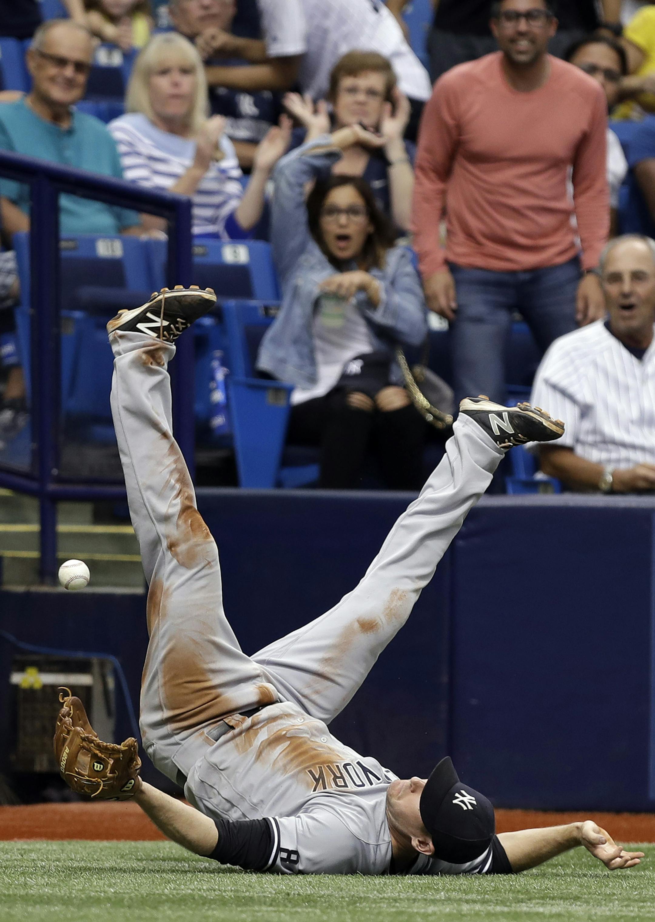 New York Yankees third baseman Chase Headley can't hang on to a pop foul by Tampa Bay Rays' Kevin Kiermaier during the eighth inning of a baseball game Sunday, July 31, 2016, in St. Petersburg, Fla. (AP Photo/Chris O'Meara)