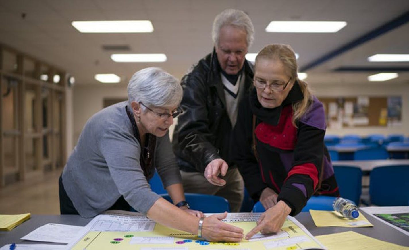 Ginny Yingling, left, of the Minnesota Department of Health, talked about PFAS with Sharon and Bruce Perkins in Woodbury.