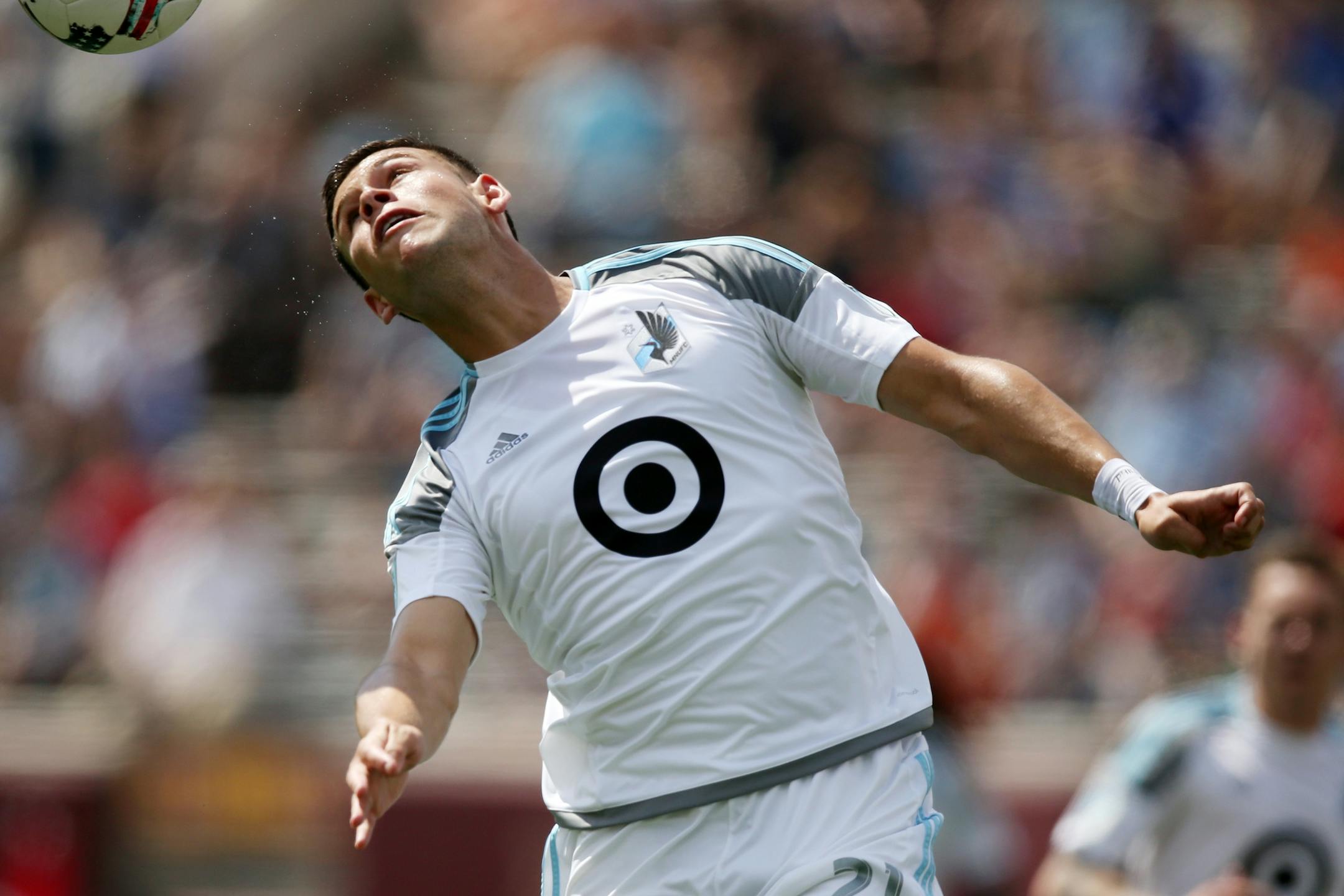 Minnesota United forward Christian Ramirez (21) headed the ball after a long pass up field in the first half.