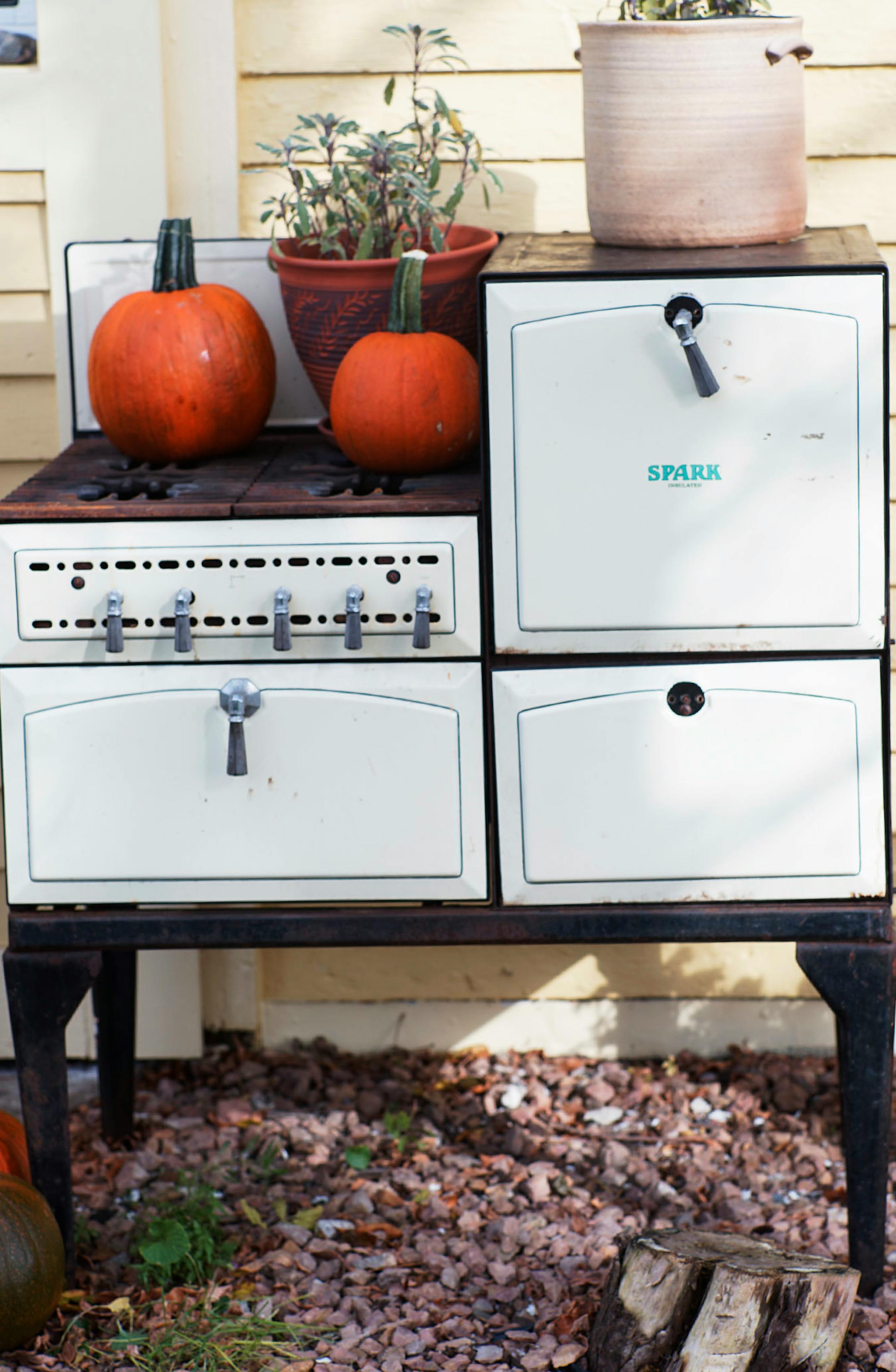 Barbara Droher Kline collects and decorates with vintage accessories.