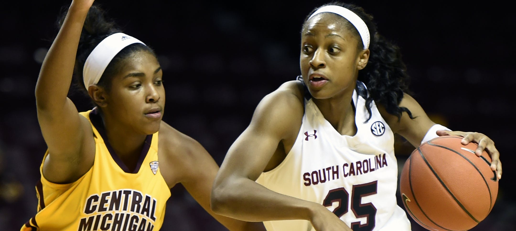 South Carolina guard Tiffany Mitchell (25) drives against Central Michigan guard Jessica Green (3) during the second half of an NCAA college basketball game Saturday, Dec. 20, 2014, in Minneapolis. South Carolina won 80-45. (AP Photo/Hannah Foslien)