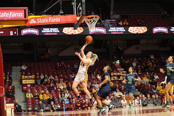 Mallory Heyer went in for a layup against Chicago State on Monday, she would finish with a game-high 19 points for the Gophers.