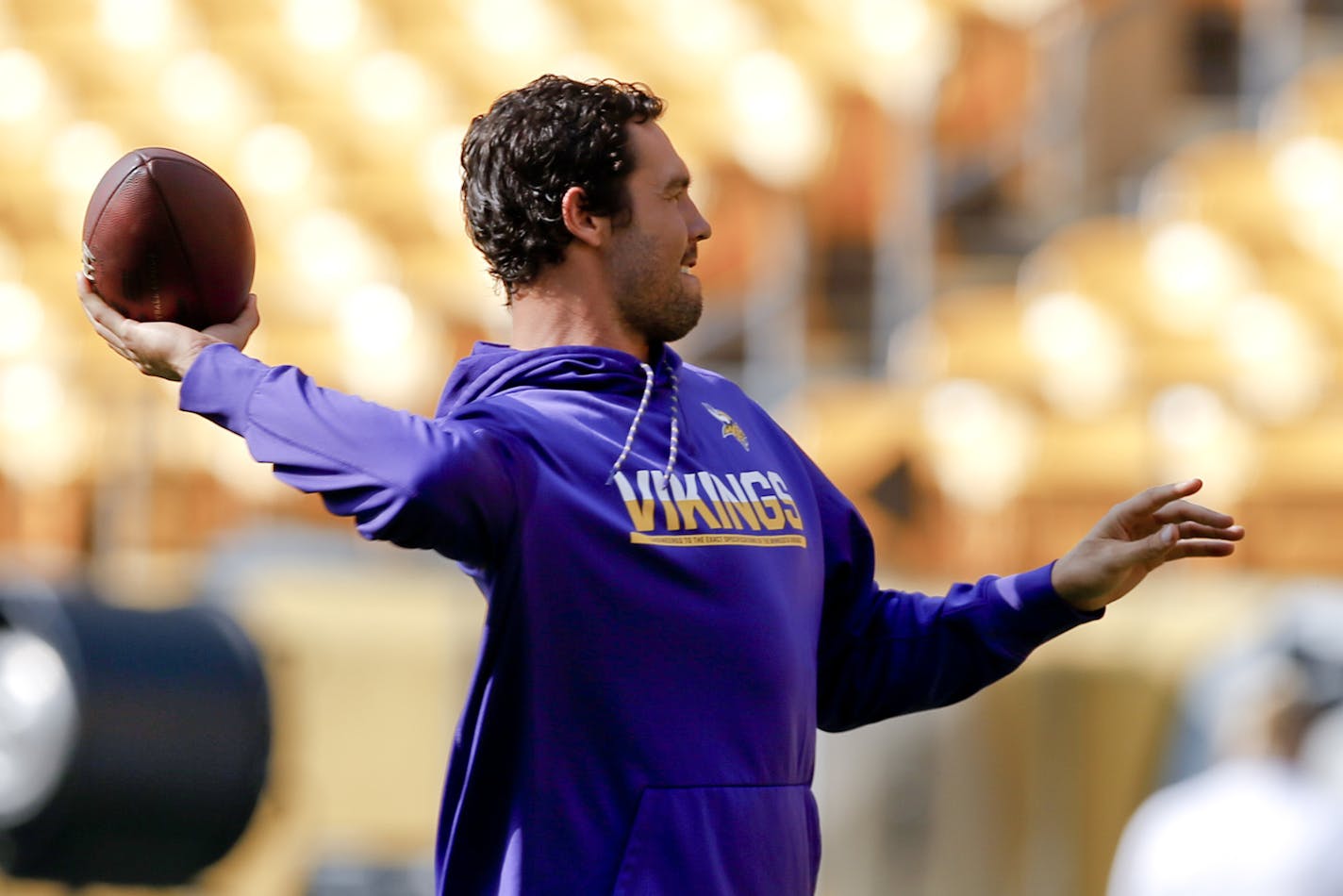 Minnesota Vikings quarterback Sam Bradford (8) tosses a football dueing warmup time before an NFL football game against the Pittsburgh Steelers, Sunday, Sept. 17, 2017, in Pittsburgh. (AP Photo/Keith Srakocic)