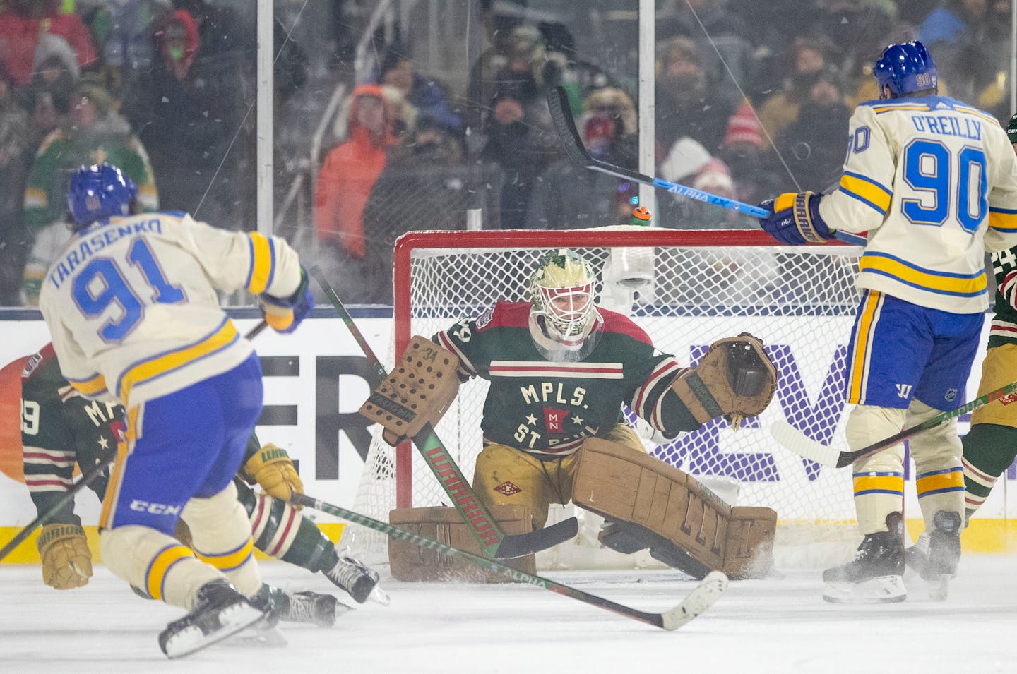 Minnesota Wild goaltender Kaapo Kahkonen (34) prepares for a shot by St. Louis Blues right wing Vladimir Tarasenko (91) in the third period of the 2022 Winter Classic Saturday, Jan. 01, 2022 in Minneapolis, Minn. Kahkonen replaced Cam Talbot in goal in the third period after Talbot surrendered six goals in two periods. ]