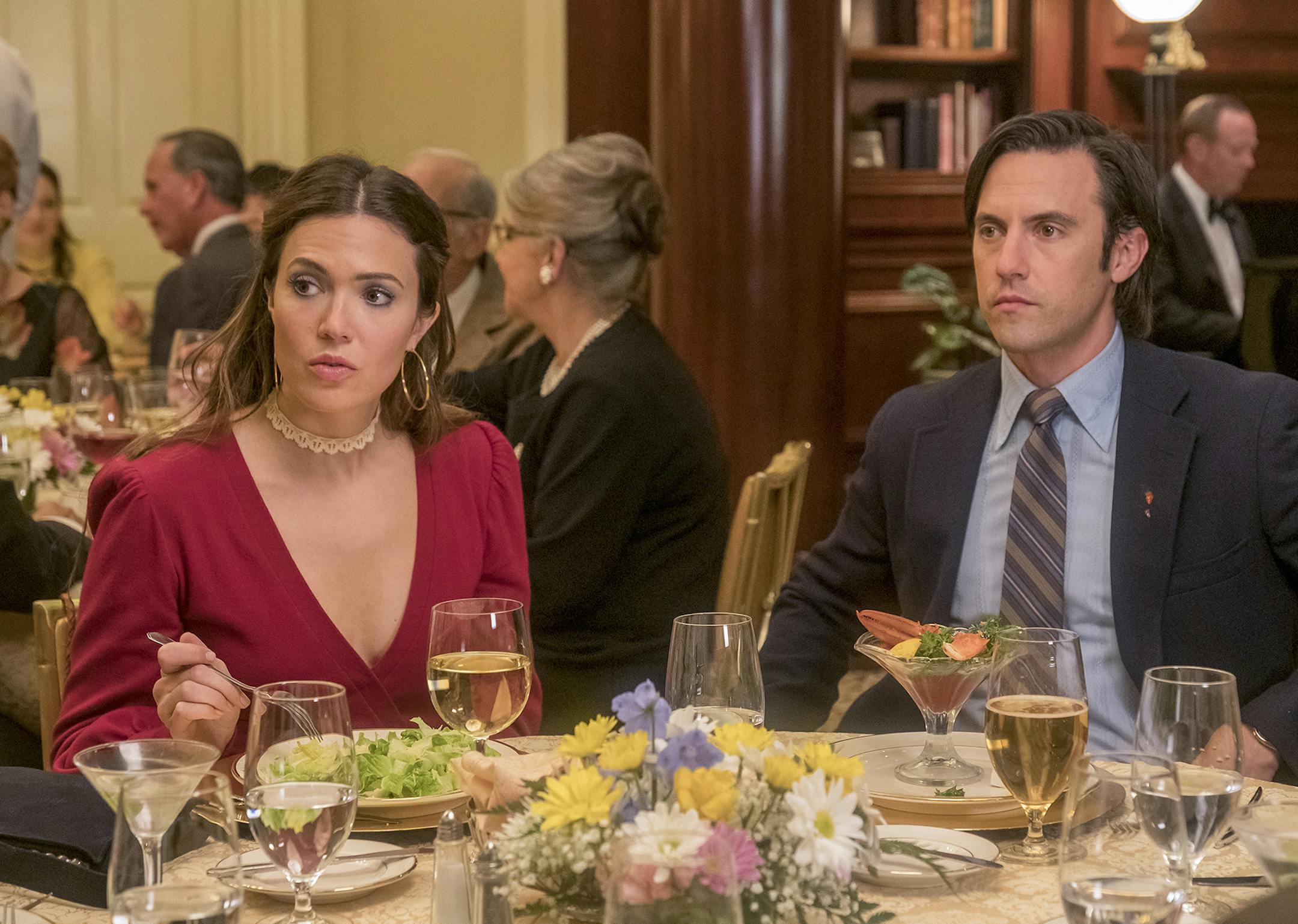 THIS IS US -- "Strangers" Episode 401 -- Pictured: (l-r) Mandy Moore as Rebecca, Milo Ventimiglia as Jack -- (Photo by: Ron Batzdorff/NBC) ORG XMIT: Season:4