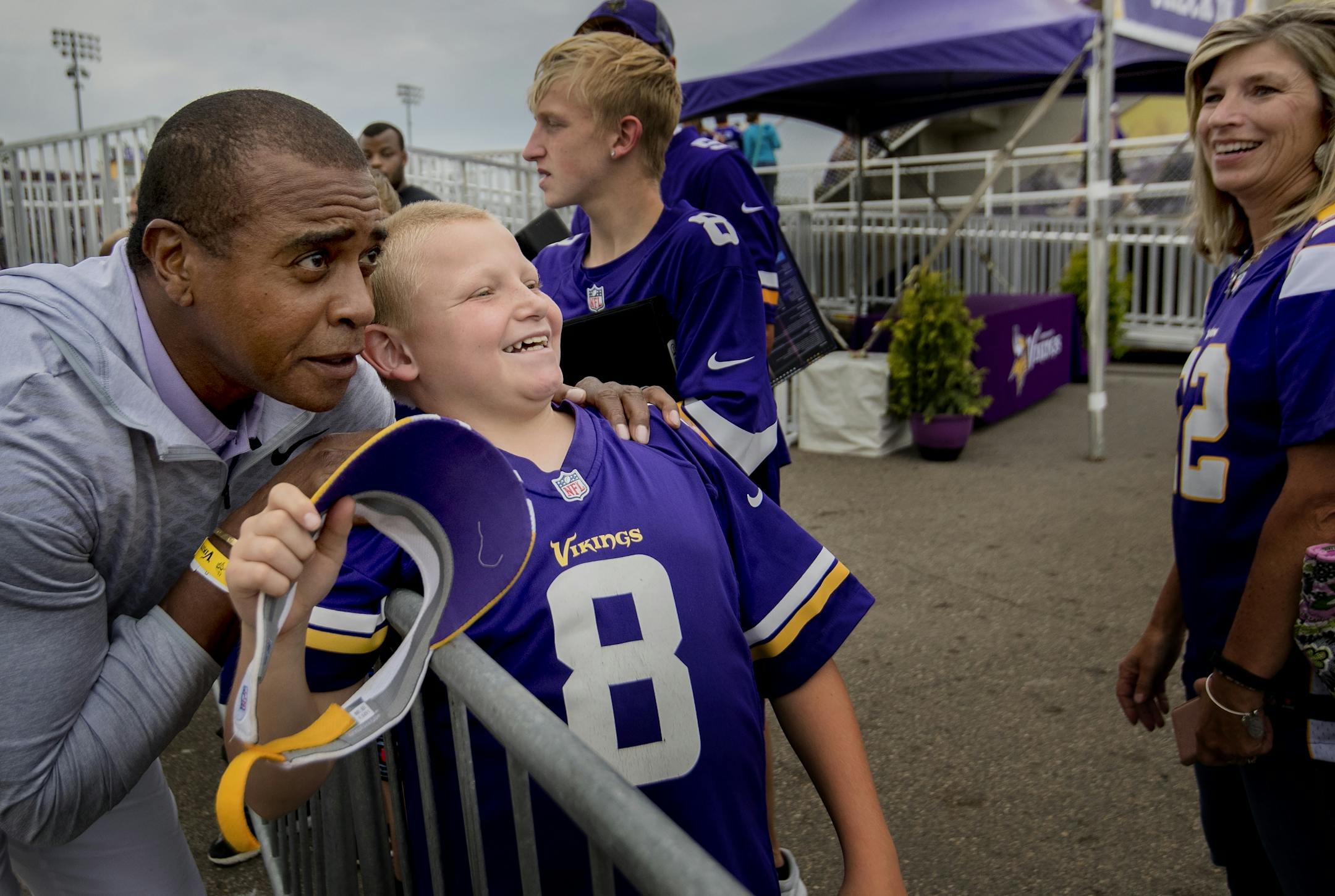 Ahmad Rashad posed for a photo with Logan Clapsaddle, 12, of Tea South Dakota.