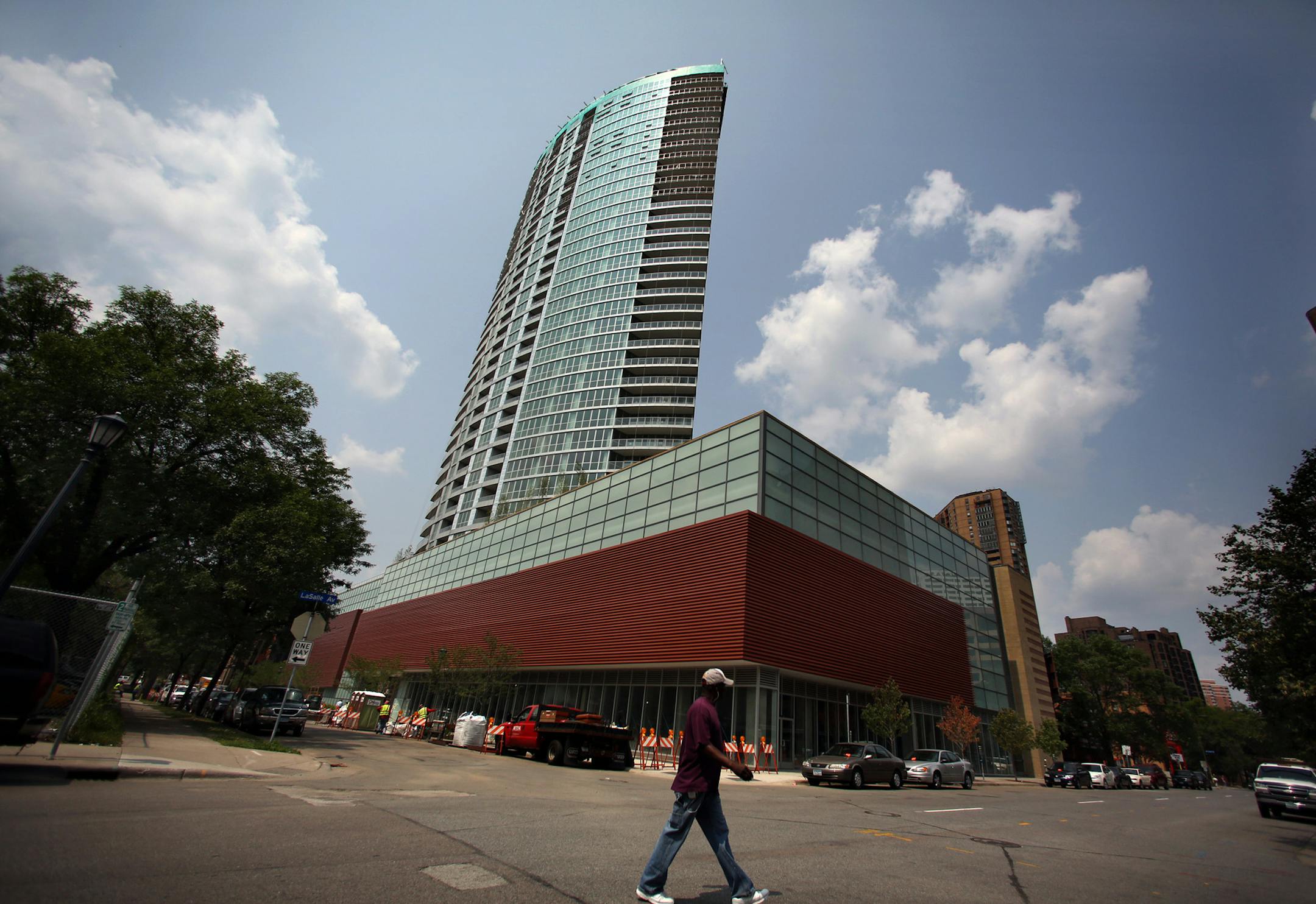 The 36-story Loring Park apartment building has 354 units including studios, one and two-bedroom apartments, a fitness center, indoor hot tub, sauna and steam rooms and many other amenities.] JIM GEHRZ &#x201a;&#xc4;&#xa2; jgehrz@startribune.com / Minneapolis, MN / August 1, 2014 / 1:00 PM