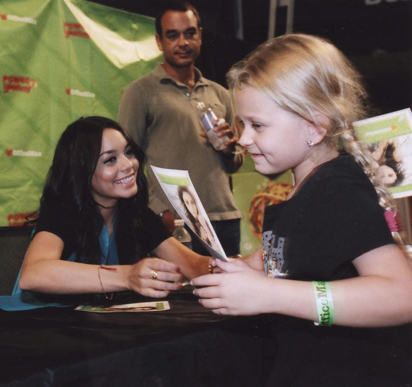 Vanessa Hudgens greeted her young fans at MOA on Tuesday.