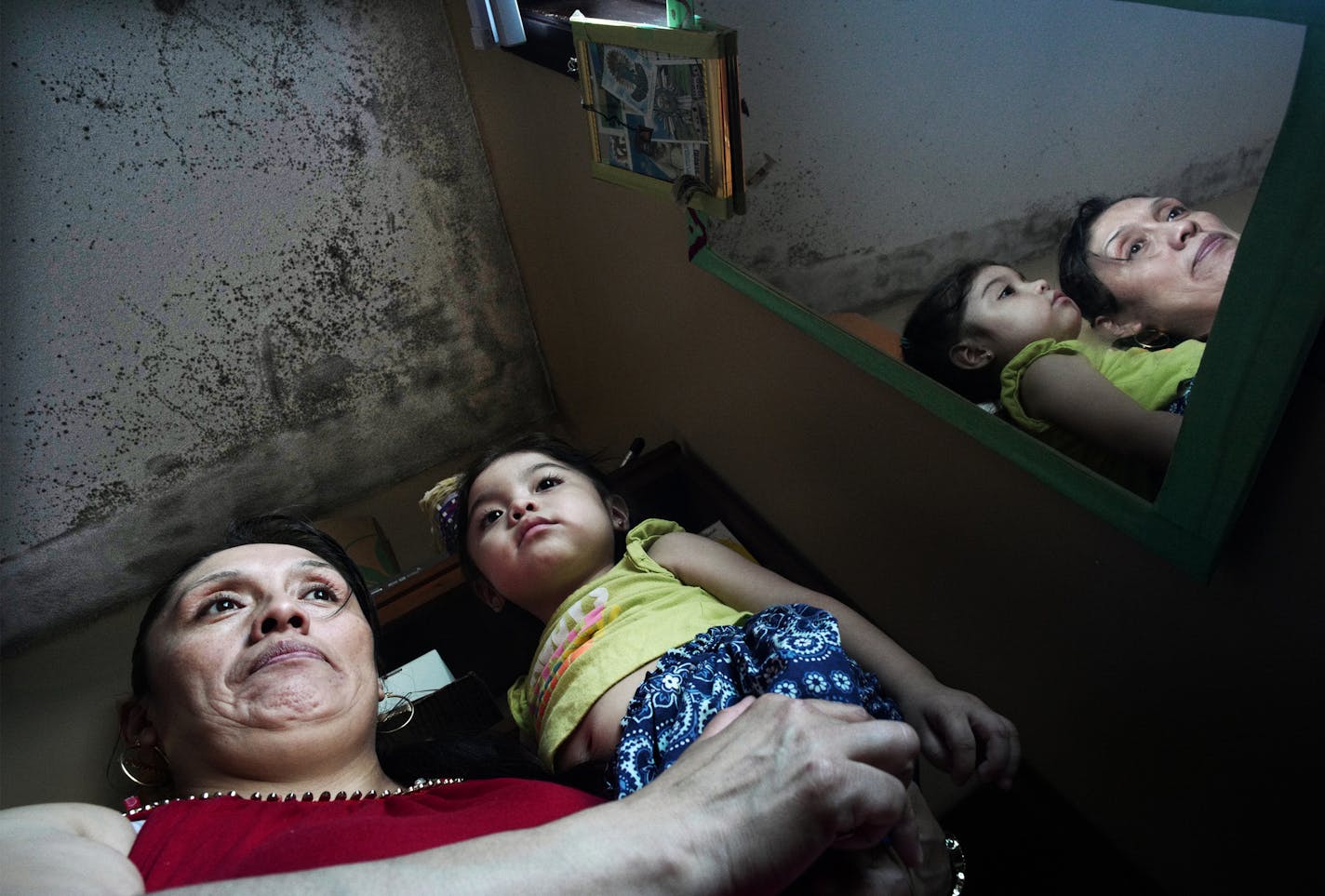 Marta Pacheco and daughter Heidi,2.5, show the mold in their bedroom that is rampant on the ceiling because of excessive moisture and leaks. United Renters for Justice are helping tenants protest large rent increases by QT Properties, a landlord. The increases are a a hardship for the minority, blue-color tenants who do not have high-wage jobs.]Richard Tsong-Taatarii/rtsong-taatarii@startribune.com ORG XMIT: MIN1612191823251916