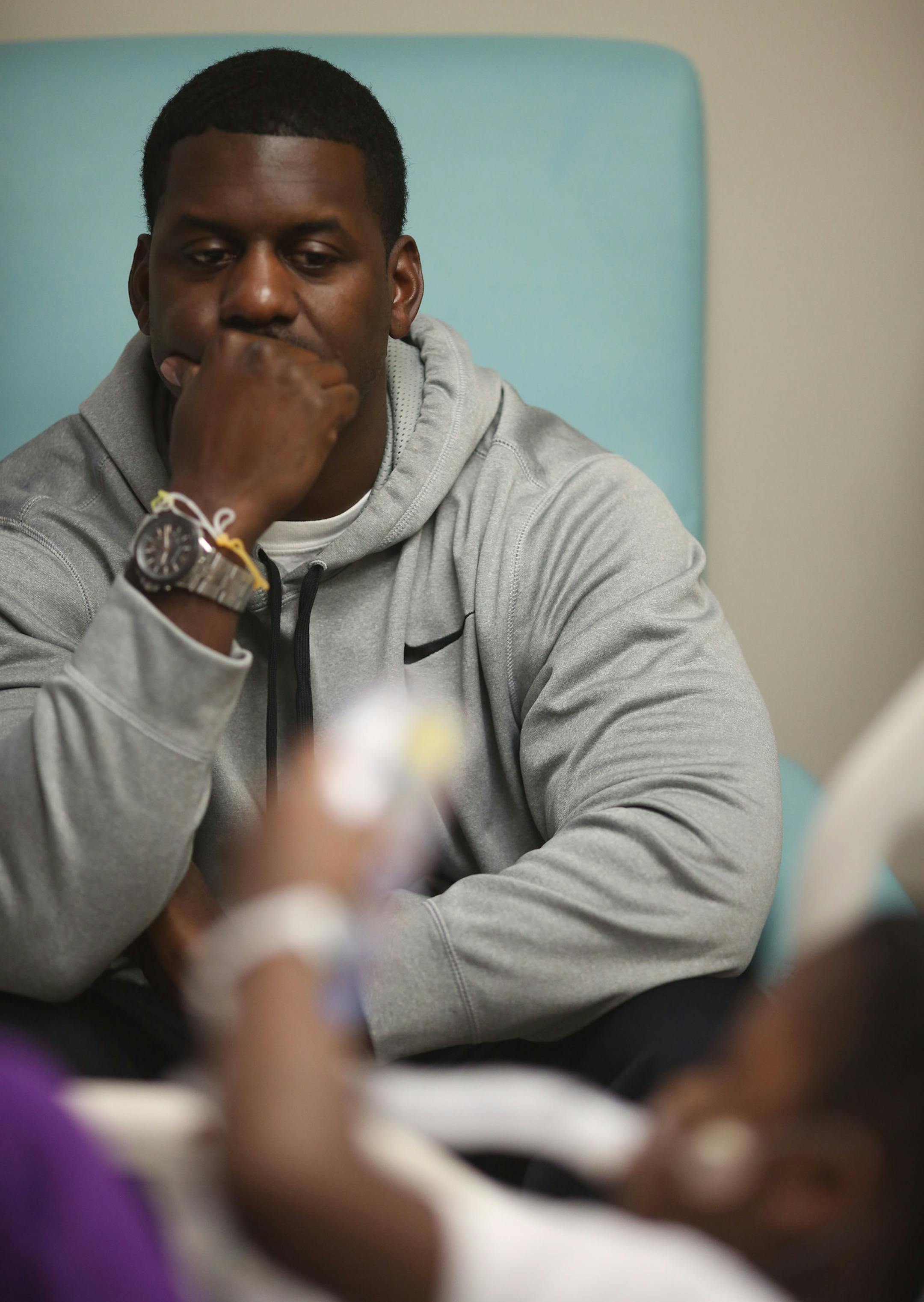 Rex Smith watched his daughter Kennedy Smith, 4, as she played in her hospital bed as she recovers from her respiratory trouble. ] (KYNDELL HARKNESS/STAR TRIBUNE) kyndell.harkness@startribune.com At Children's Hospital in Minneapolis Min., Thursday, September 11, 2014.