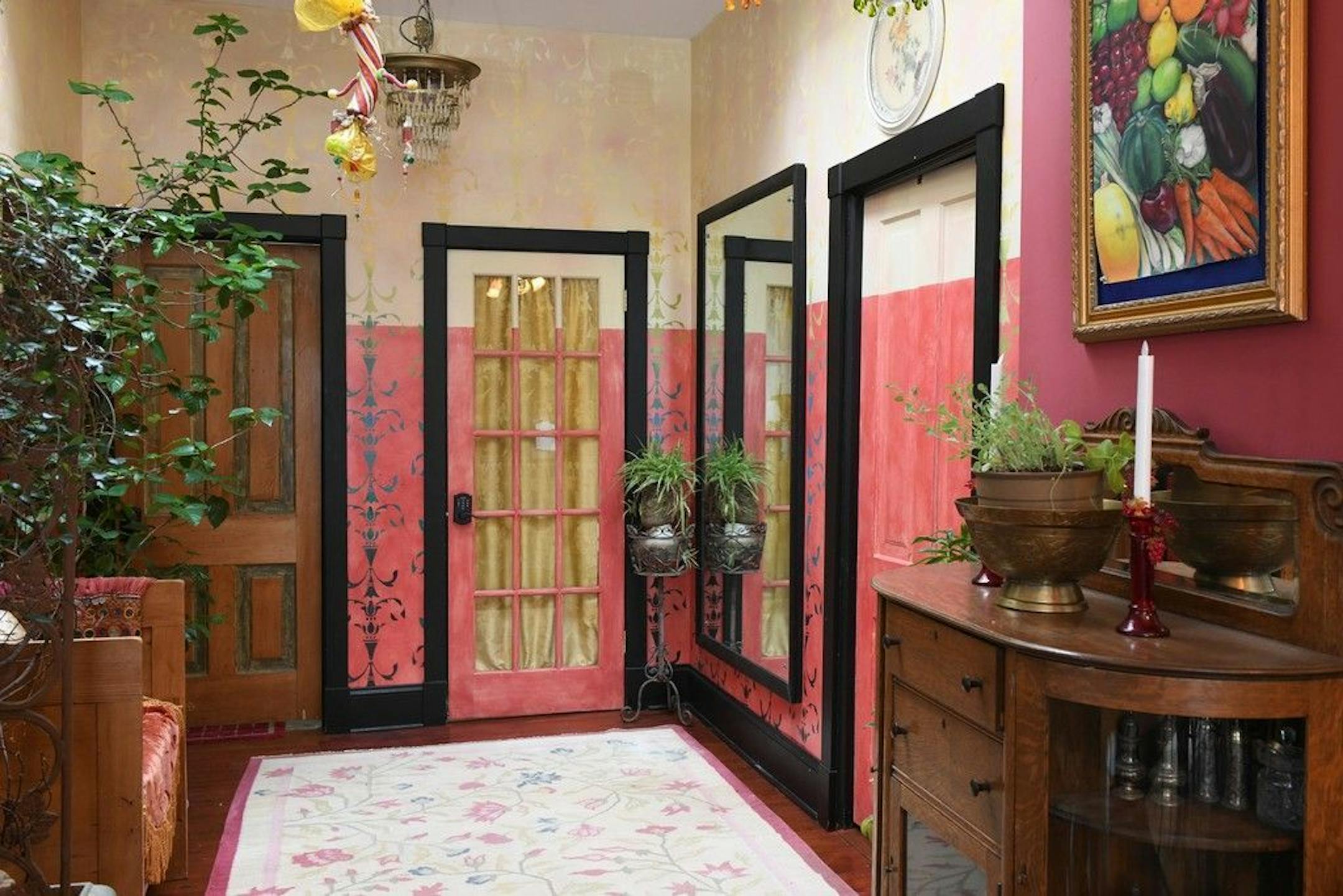 The front entry of the Artist's Parlor.