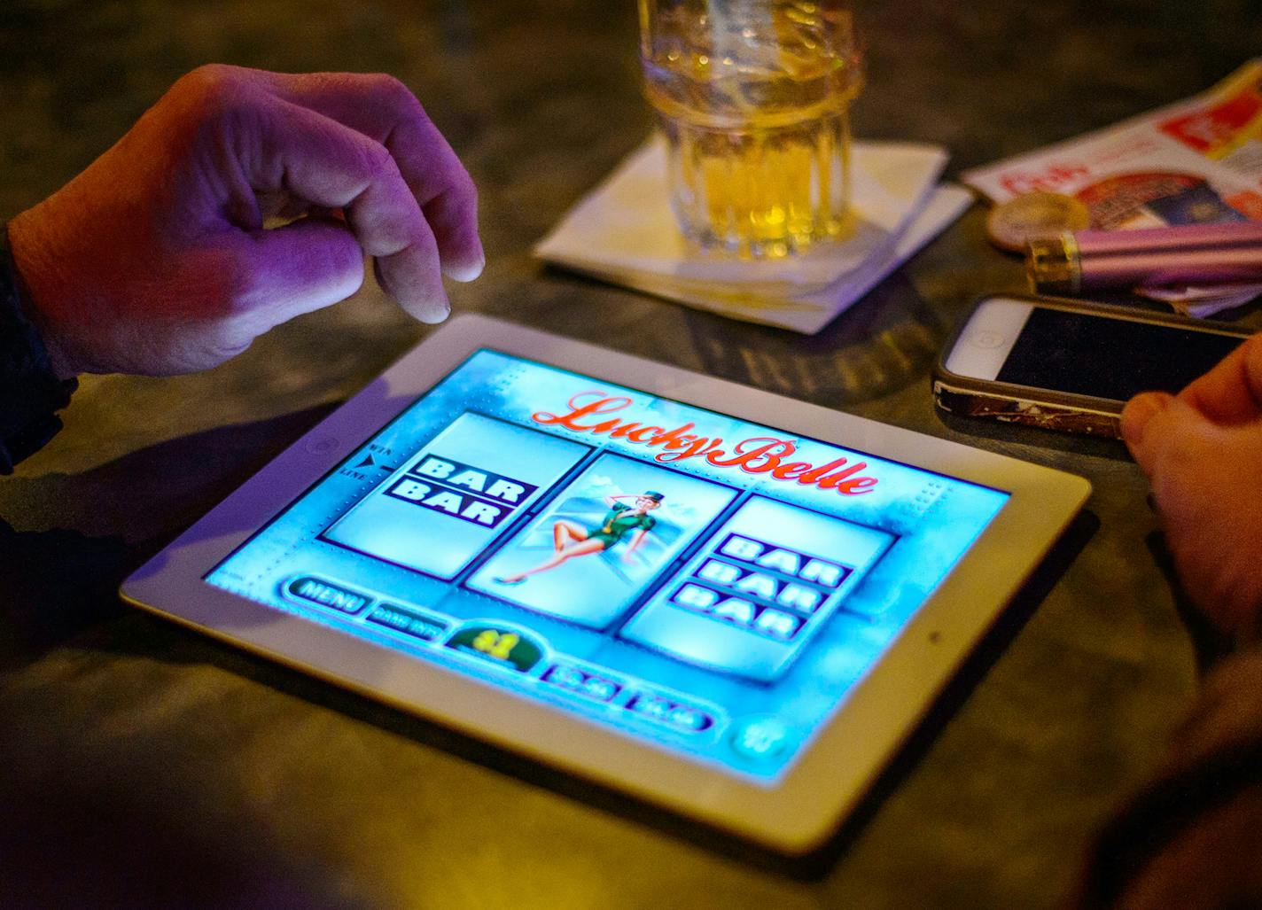 Marv Reynolds played an electronic pulltab game at CR's Sports Bar in Coon Rapids, Wednesday, February 5, 2014. He won, then lost $2.00. ] GLEN STUBBE * gstubbe@startribune.com ORG XMIT: MIN1402051835580081