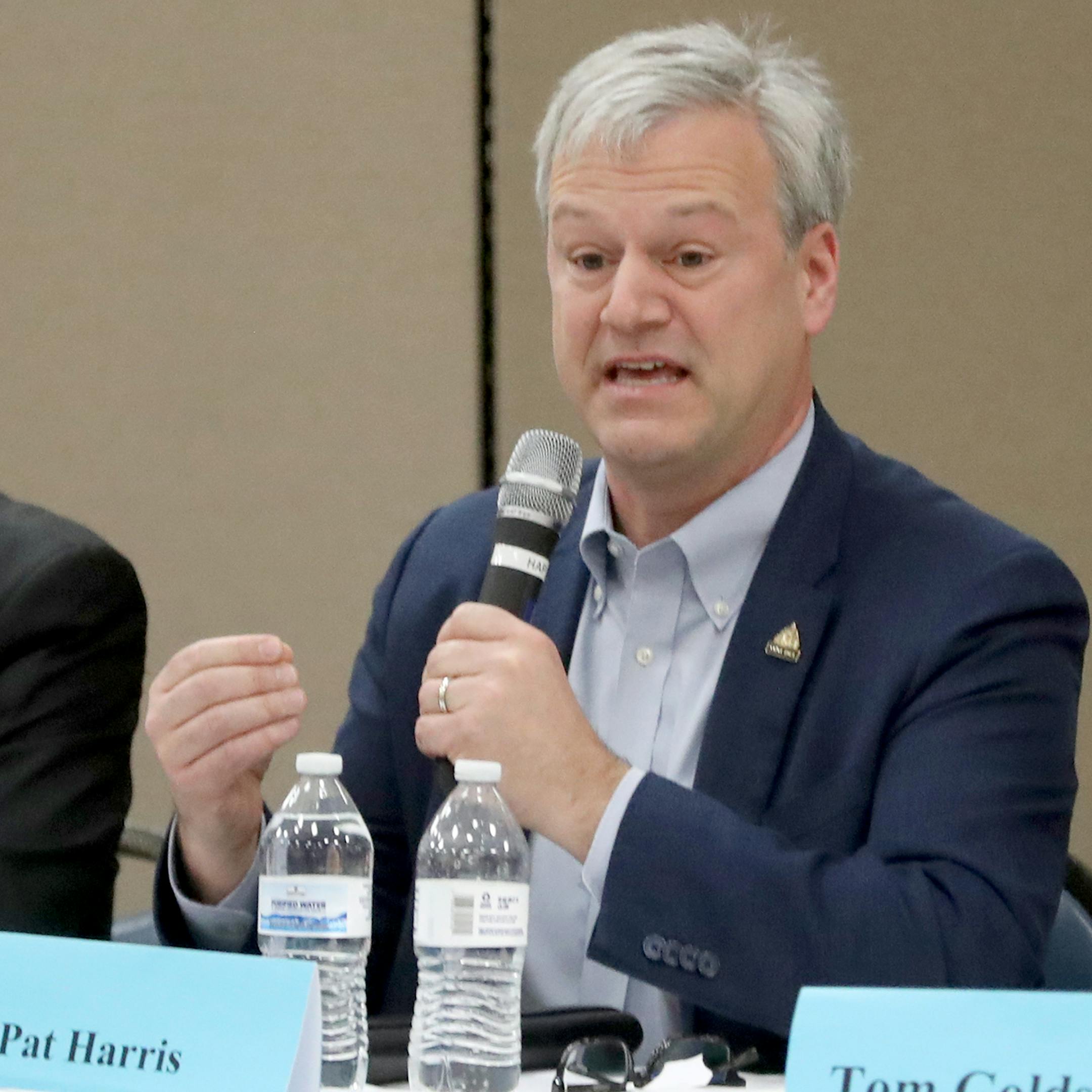 Hmong Americans for Justice and Hmong American Partnership cohosted a nonpartisan mayoral forum for Hmong Saint Paul residents and allies to be informed about how each candidate plans to advocate for the Hmong community. Here, mayoral candidate Pat Harris during the forum Saturday, April 8, 2017, in St. Paul, MN.] DAVID JOLES ï david.joles@startribune.com As the stateís largest cities prepare for high-stakes mayoral elections, candidates are juggling varied, and sometimes competing, re