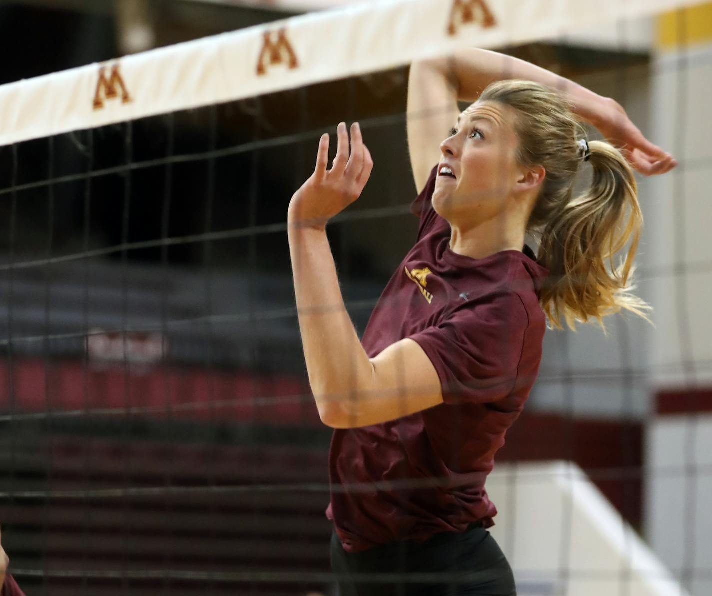 U of M volleyball team leader Samantha Seliger-Swenson goes through drills before the team heads off for a big road trip in Madison on 9/1/2017. ] Richard Tsong-Taatarii &#xef; richard.tsong-taatarii@startribune.com