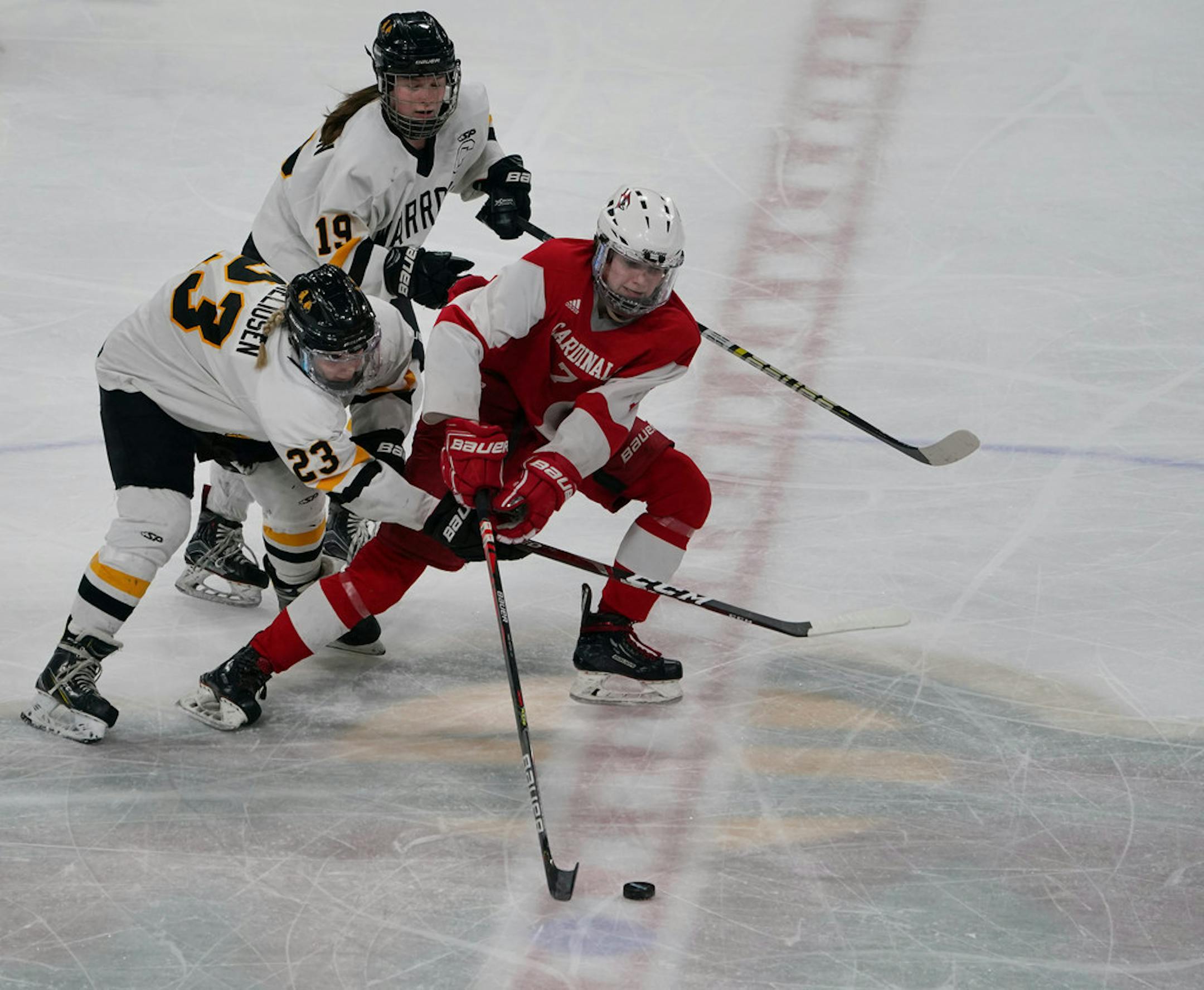 Willmar forward Bailey Olson (7) skated the puck through the neutral zone while being defended by Warroad forwards Hannah Corneliusen (23) and Marlie Johnston (19) in the first period.