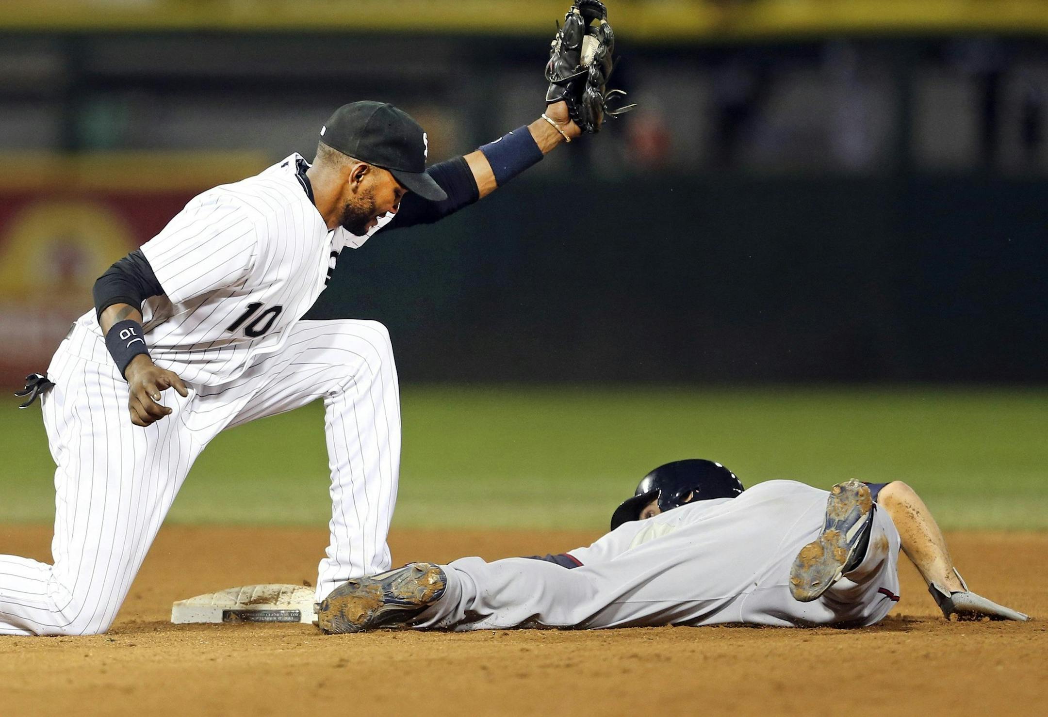 Minnesota Twins second baseman Brian Dozier (2) was picked off at second base by Chicago White Sox shortstop Alexei Ramirez (10) during the fifth inning at U.S. Cellular Field in Chicago, Illinois, on Tuesday, September 17, 2013. (Nuccio DiNuzzo/Chicago Tribune/MCT)
