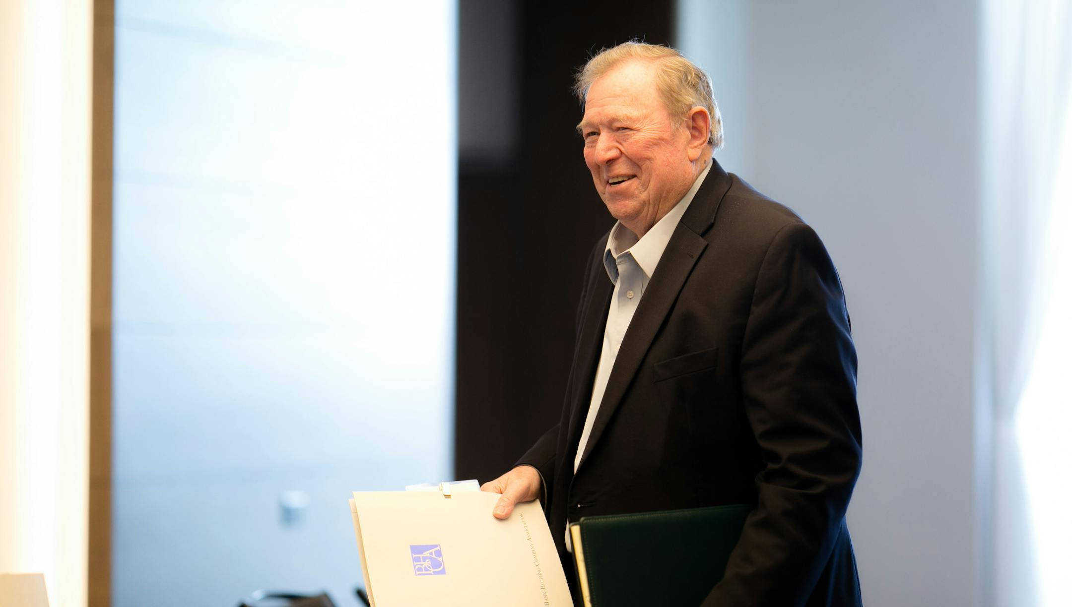 Lowell Wakefield, owner of First Minnesota Bank, is selling the firm, which has a sizable presence in the western metro area, to CorTrust Bank of Mitchell, S.D.