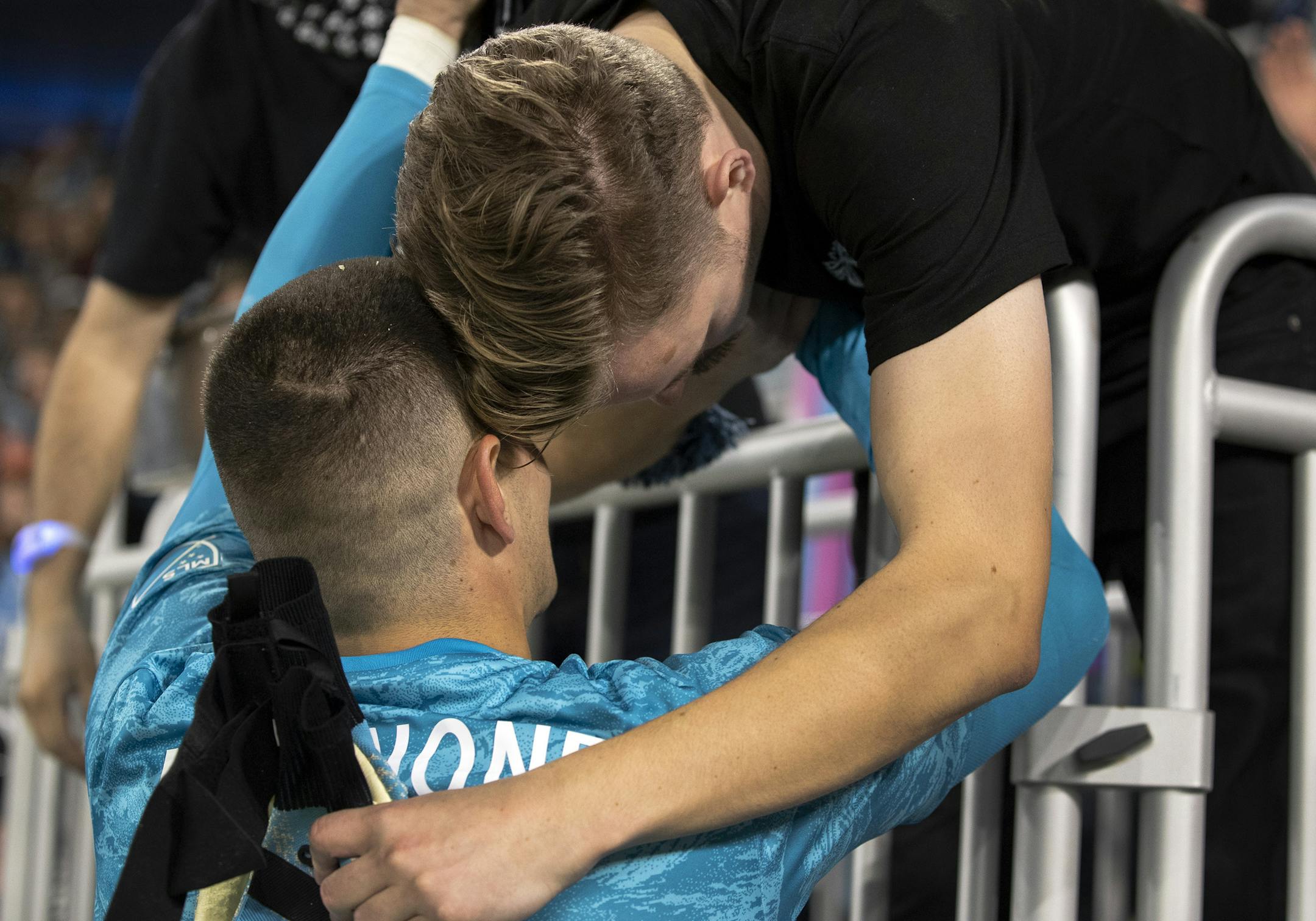 Minnesota United FC goalie Vito Mannone greeted a fan at the end of the game. ] CARLOS GONZALEZ &#x2022; cgonzalez@startribune.com &#x2013; St. Paul, MN &#x2013; October 20, 2019, Allianz Field, MLS, Soccer, First home playoff game in MLS for Minnesota United FC Loons vs. Los Angeles LA Galaxy