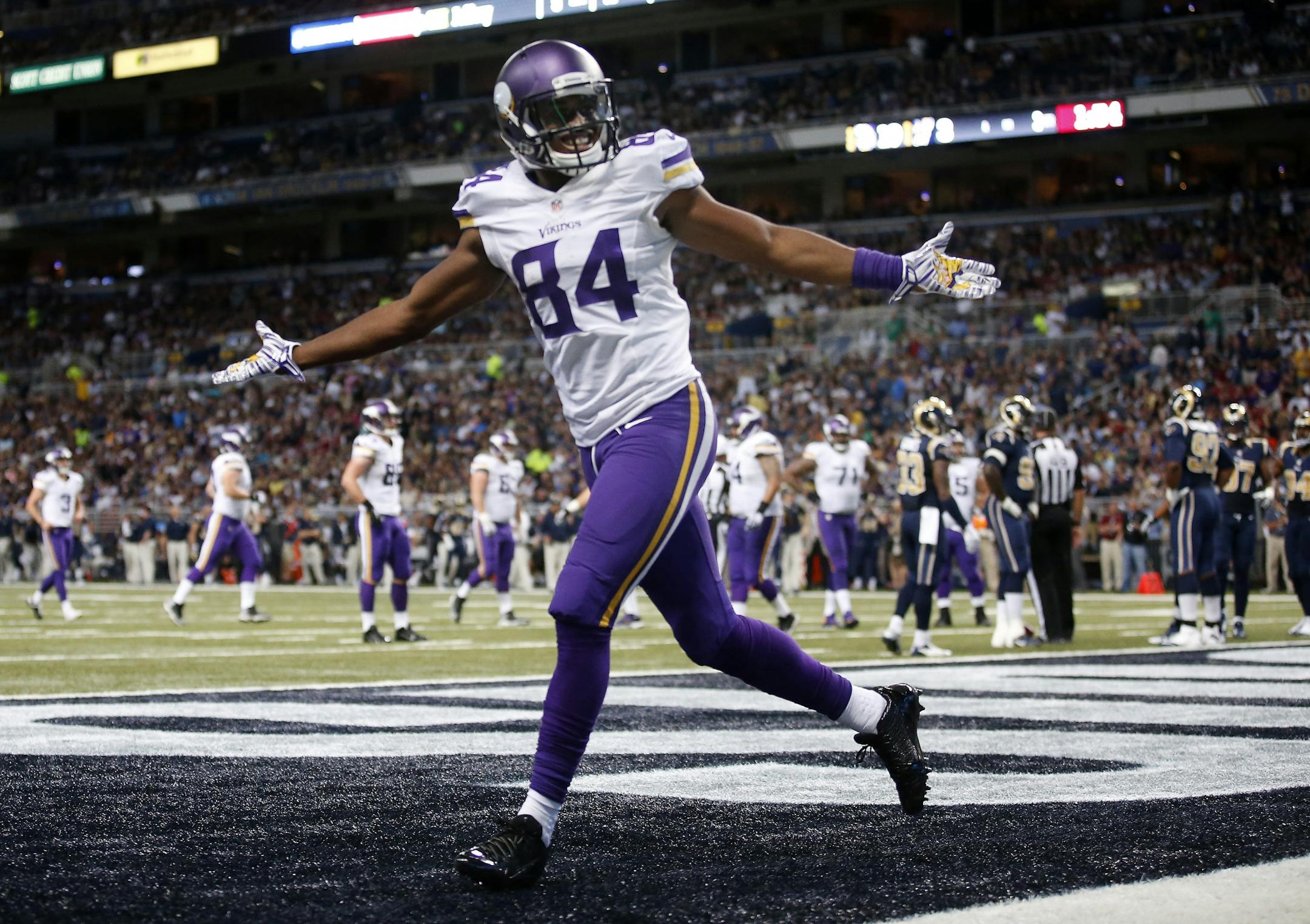 Vikings Cordarrelle Patterson (84) celebrated after a 67-yard touchdown run in the third quarter.
