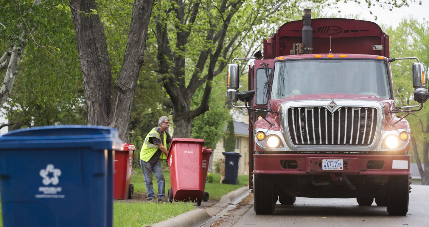 Bloomington approves resolution to organize trash collection