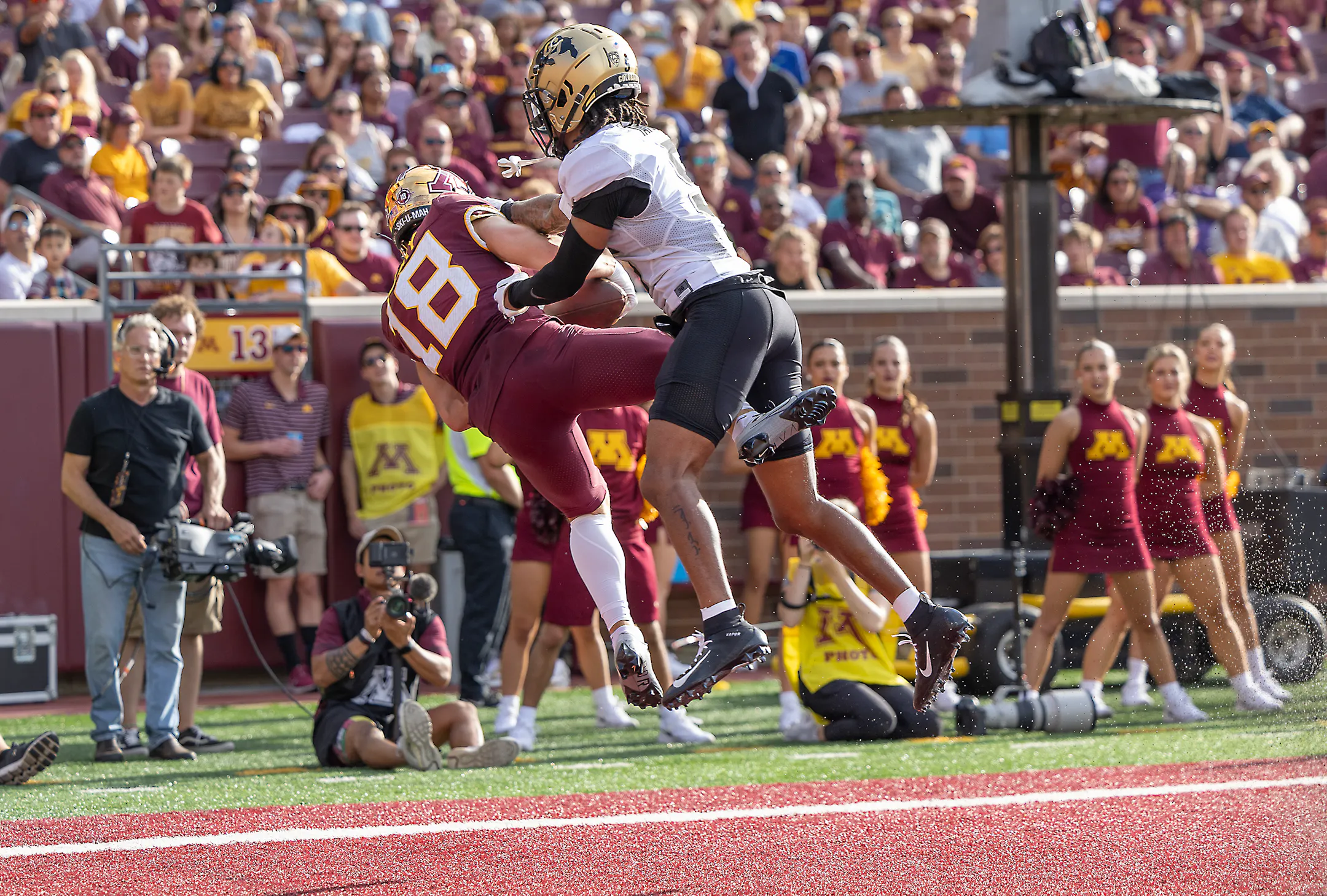 Gophers steamroll Colorado 49-7 but lose receiver Chris Autman-Bell to ...