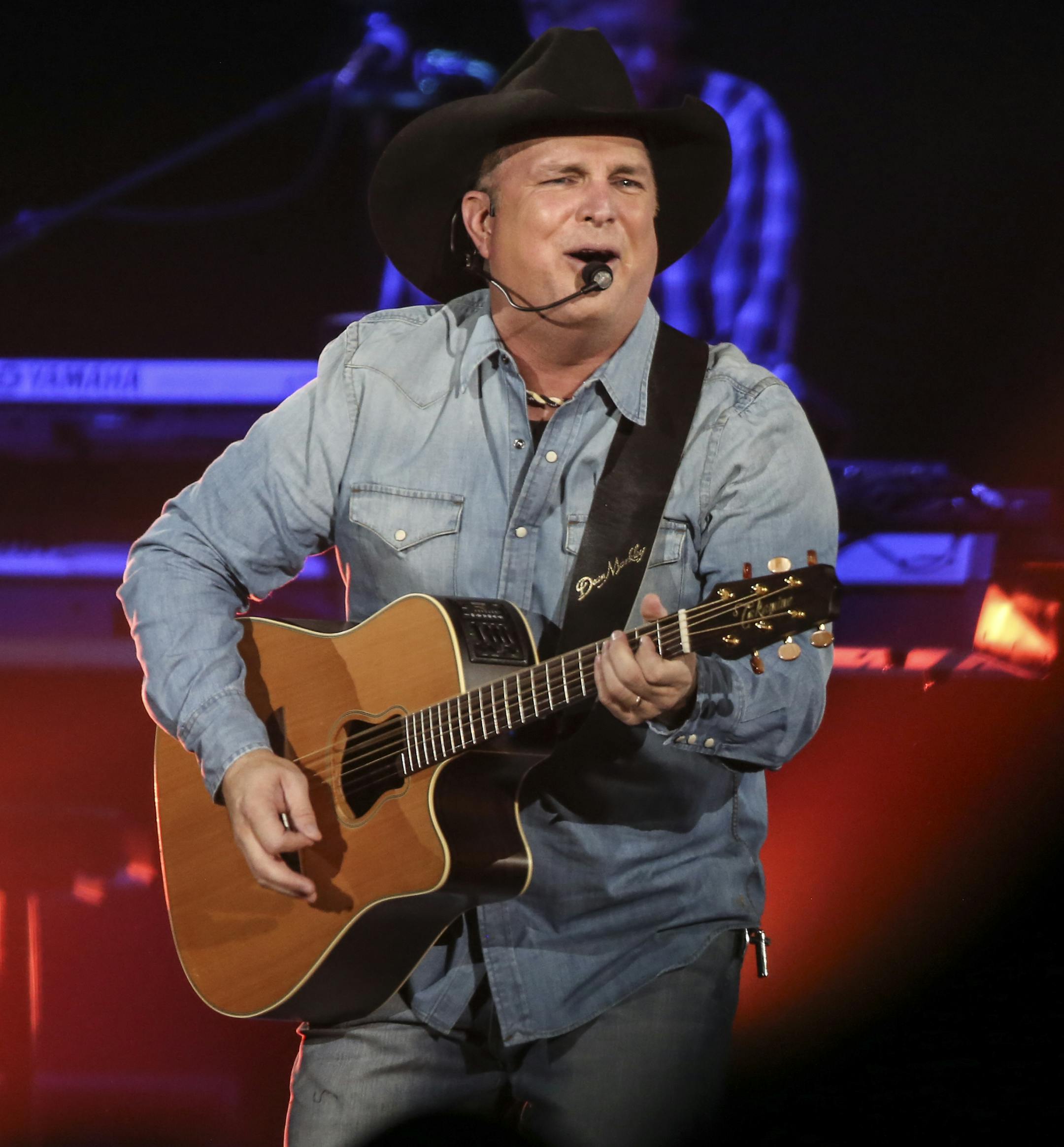 Garth Brooks performed at the Target Center on Thursday, November 6, 2014. ] RENEE JONES SCHNEIDER ‚Ä¢ reneejones@startribune.com