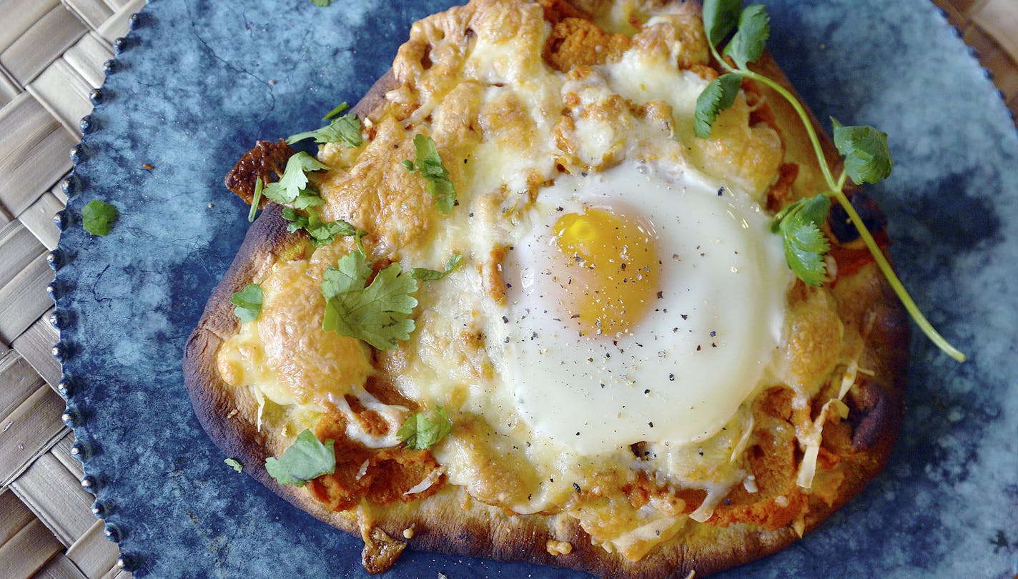 Naan breakfast pizza. (T. Ortega Gaines/Charlotte Observer/TNS) ORG XMIT: 1182925