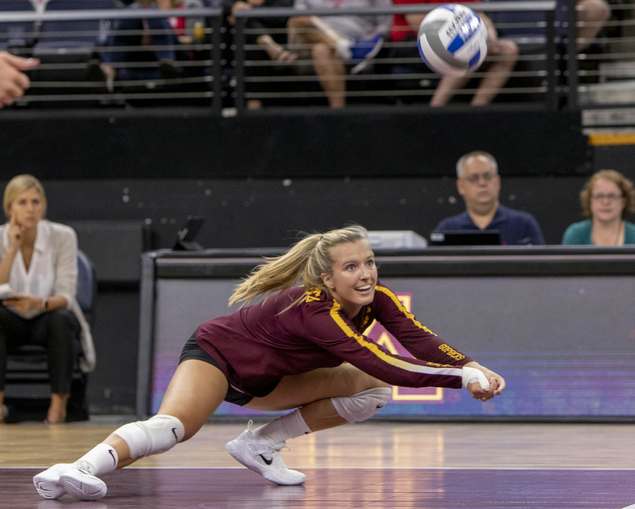 Minnesota DS/Libero CC McGraw (7) makes a save in the second set. [ Special to Star Tribune, photo by Matt Blewett, Matte B Photography, matt@mattebphoto.com, NCAA Volleyball, University of Minnesota, Florida State, August 24, 2018, Target Center, Minneapolis, Minnesota, SAXO 1006669803 UVOL082518