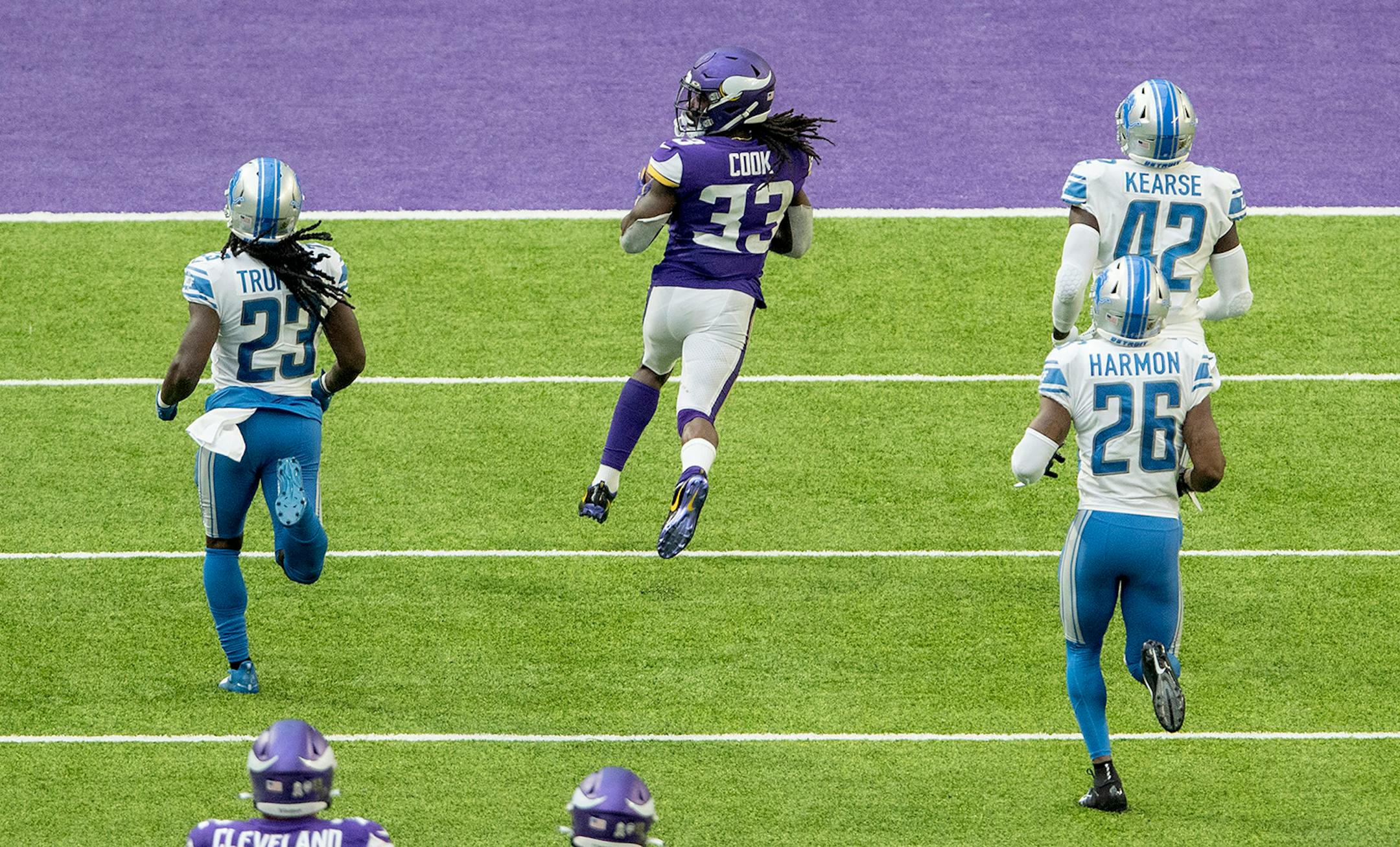 Minnesota Vikings running back Dalvin Cook (33) broke away for a 70-yard touchdown run in the fourth quarter.