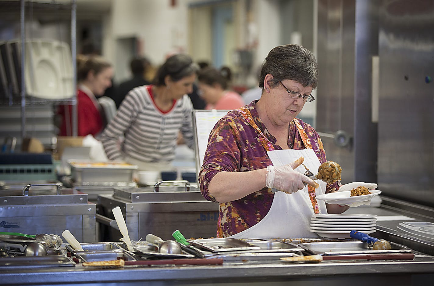 Employees worked the kitchen at St. Peter Regional Treatment Center, Friday, April 6, 2018 in St. Peter, MN. The kitchen can heat up to 115 degrees during the summer months. It will need new refrigerator system. ] ELIZABETH FLORES &#xef; liz.flores@startribune.com