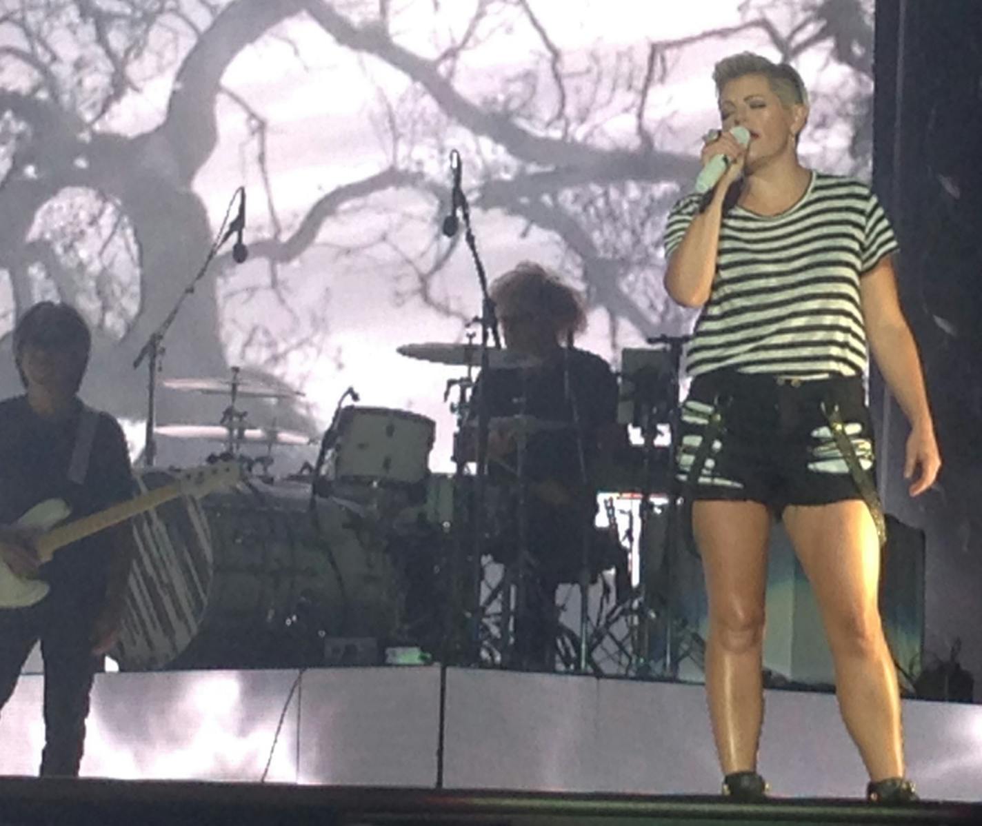 Singer Natalie Maines and her Chicks bandmates stuck to the music, making for a very well-paced and musically rich concert.