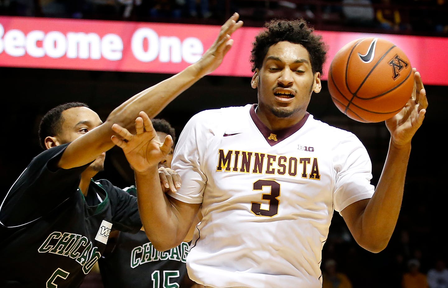 Chicago State's Anthony Eaves, left, and the Gophers' Jordan Murphy fought for a loose ball in the second half Wednesday night.