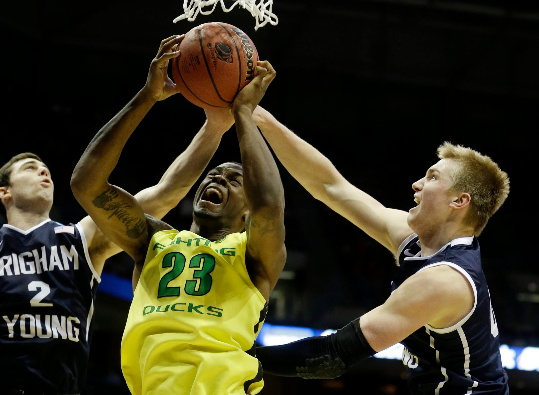 Elgin Cook:Play­ing in his hometown, the Oregon sophomore had 23 points on 8-for-9 shooting against BYU.