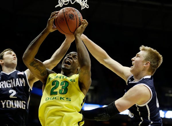 Elgin Cook:Play&#xad;ing in his hometown, the Oregon sophomore had 23 points on 8-for-9 shooting against BYU.