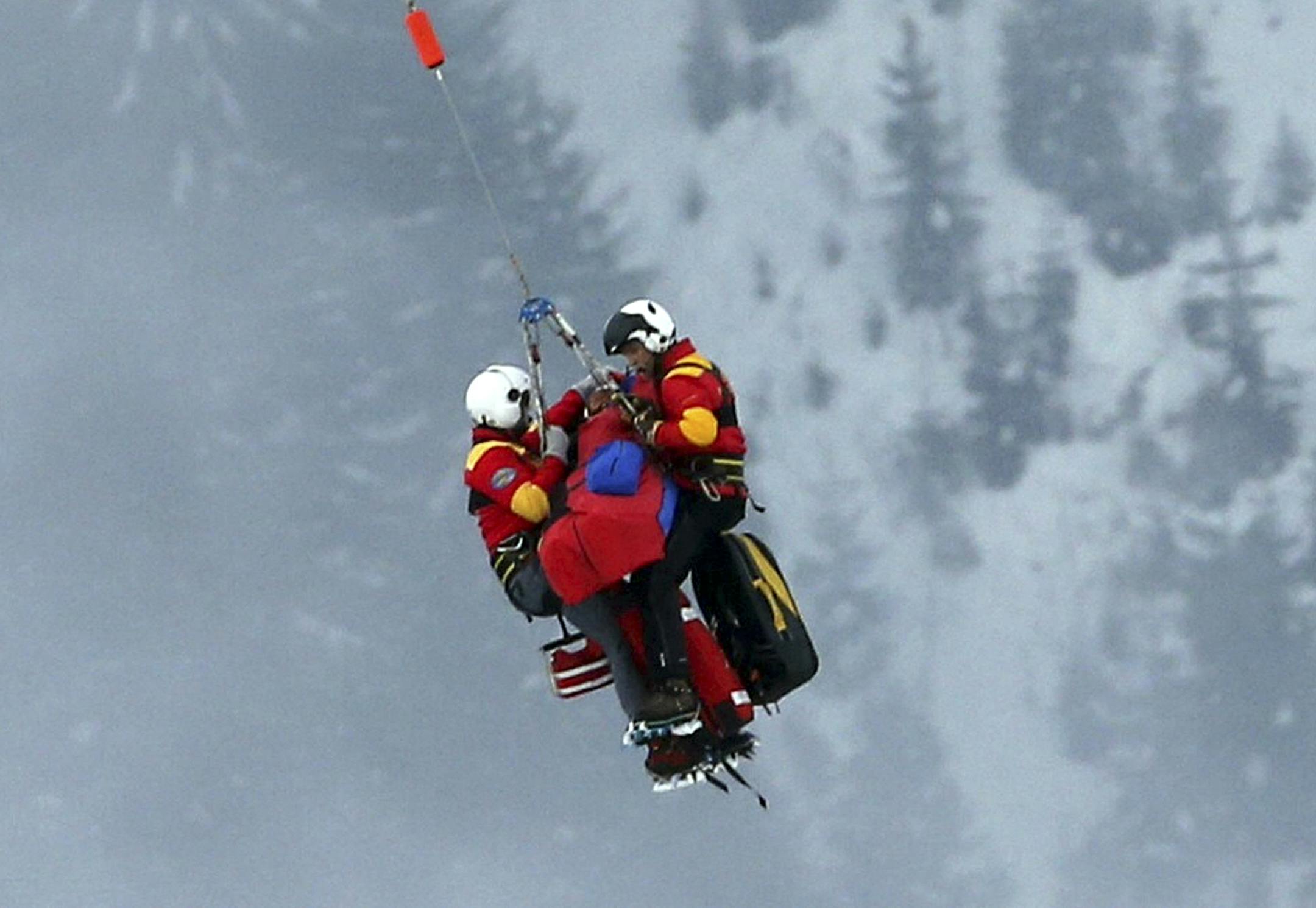 United States��Lindsey�Vonn is airlifted after crashing during the women's super-G course, at the Alpine skiing world championships in Schladming, Austria, Tuesday, Feb.5, 2013. Lindsey Vonn has been helicoptered to hospital from the Alpine skiing world championships after crashing and apparently hurting her right knee in the super-G race.