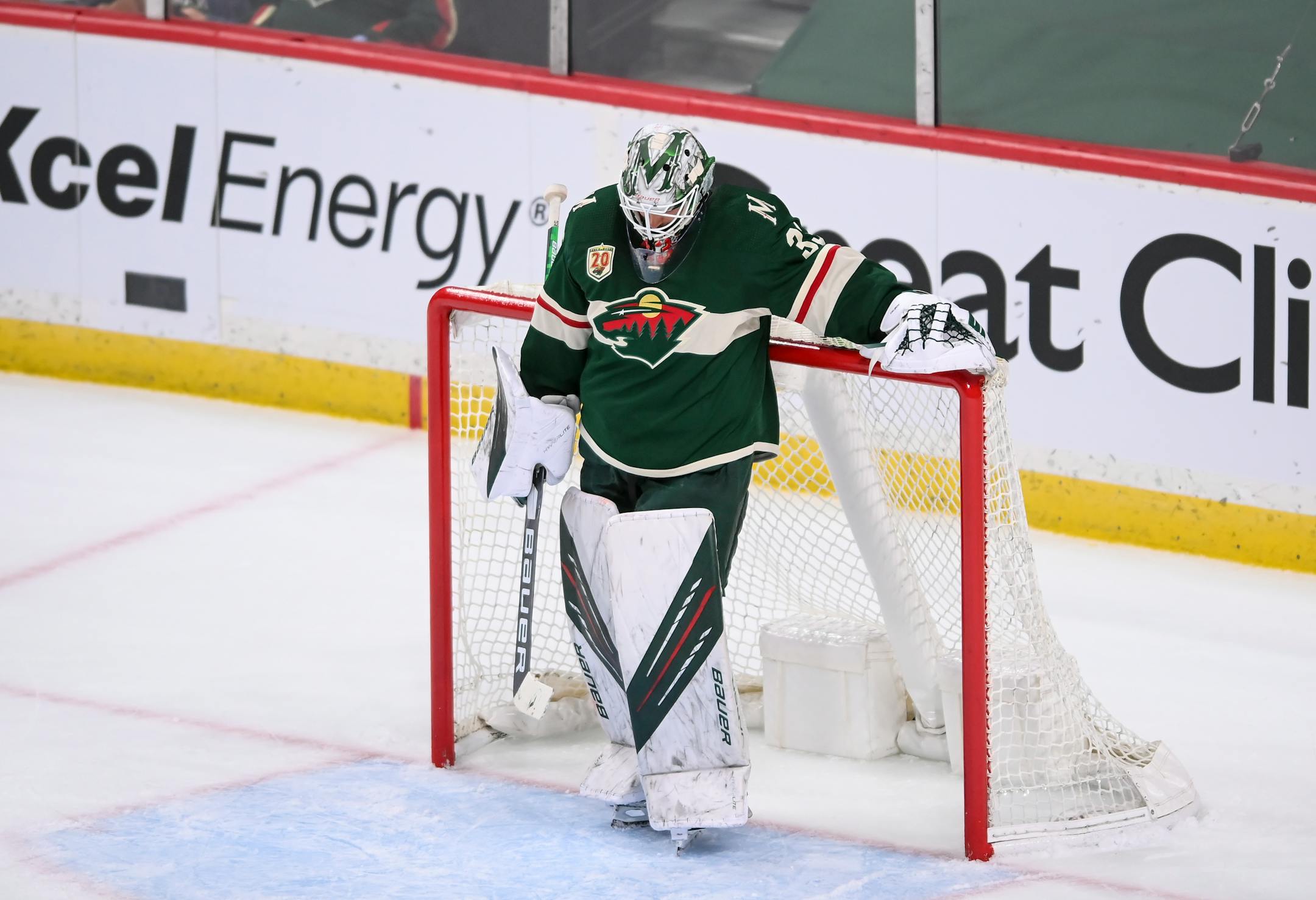 Minnesota Wild goaltender Cam Talbot (33) was dejected after allowing the go-ahead goal by Vegas Golden Knights right wing Reilly Smith (19) to give Vegas a 3-2 lead in the second period.