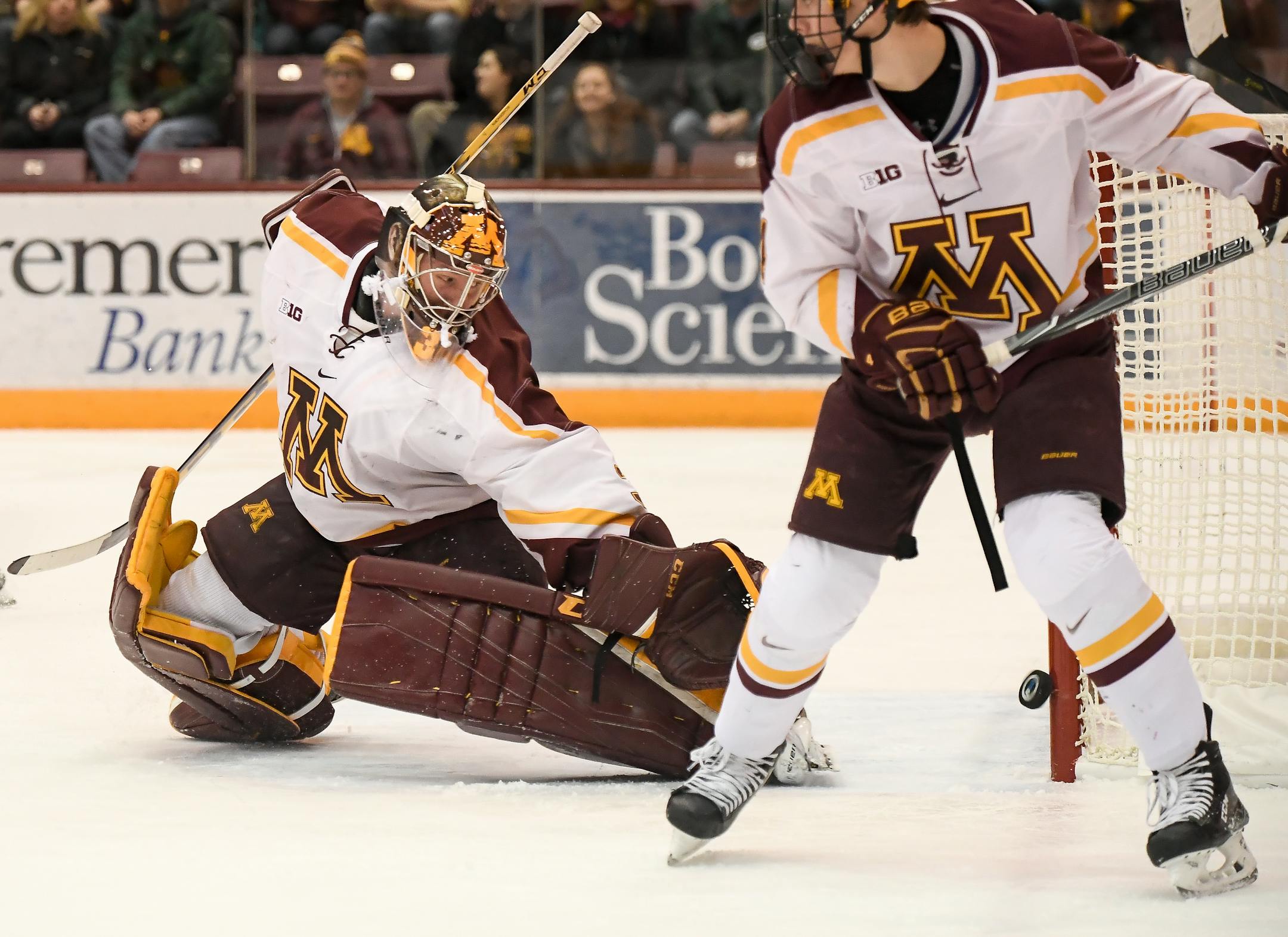 Minnesota Golden Gophers goalie Eric Schierhorn