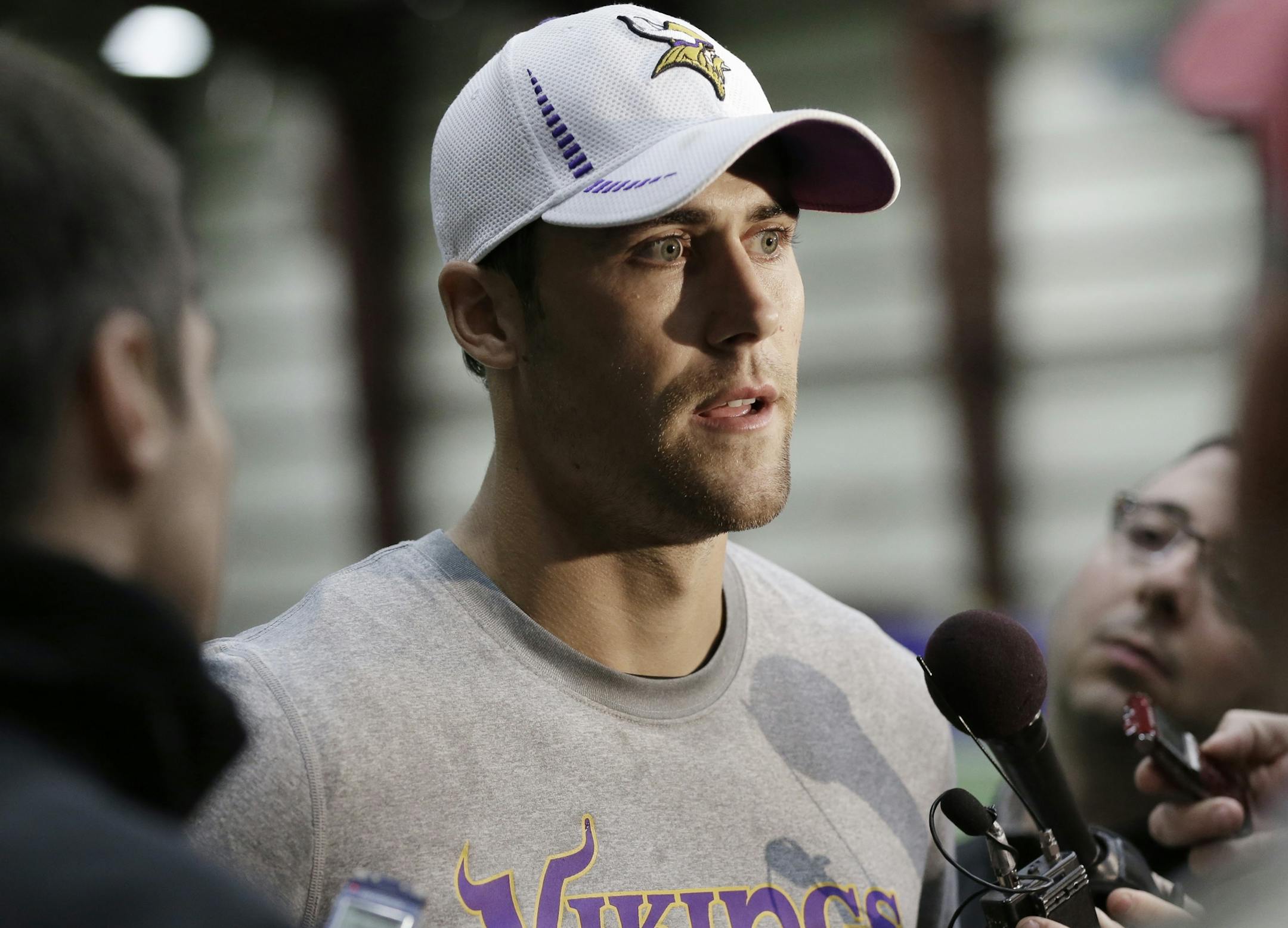 Minnesota Vikings newly signed backup quarterback Matt Cassel meets with reporters after conditioning workouts for the NFL football team Wednesday, May 1, 2013 in Eden Prairie, Minn.(AP Photo/Jim Mone) ORG XMIT: MIN2013060617334276