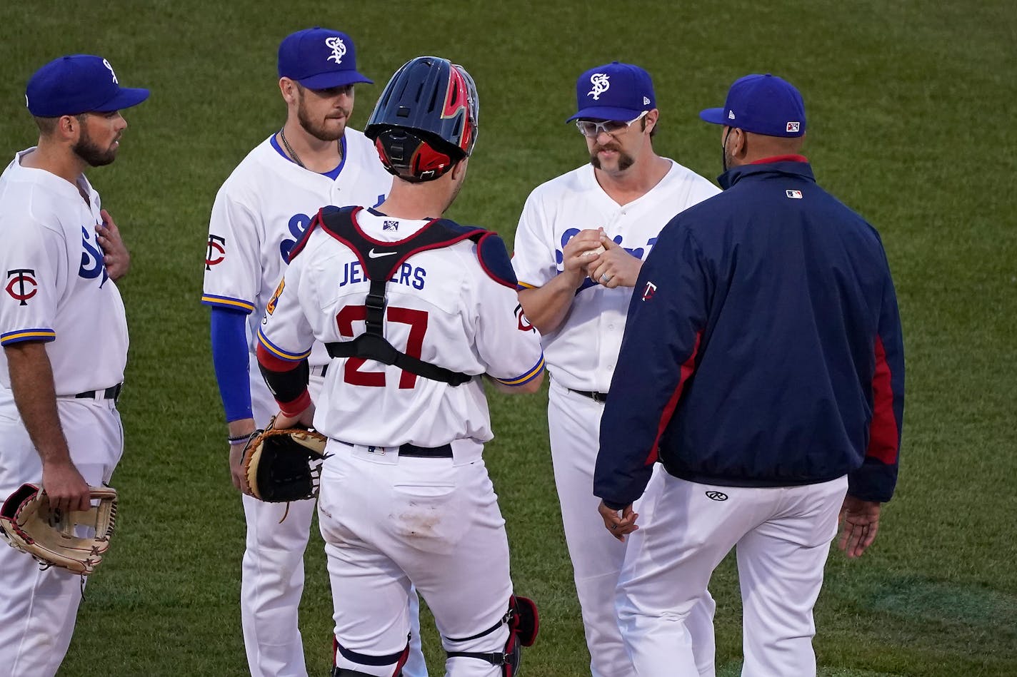 St. Paul Saints pitcher Randy Dobnak (21), second from right, had a conference on the mound while he was pitching. ] LEILA NAVIDI • leila.navidi@startribune.com