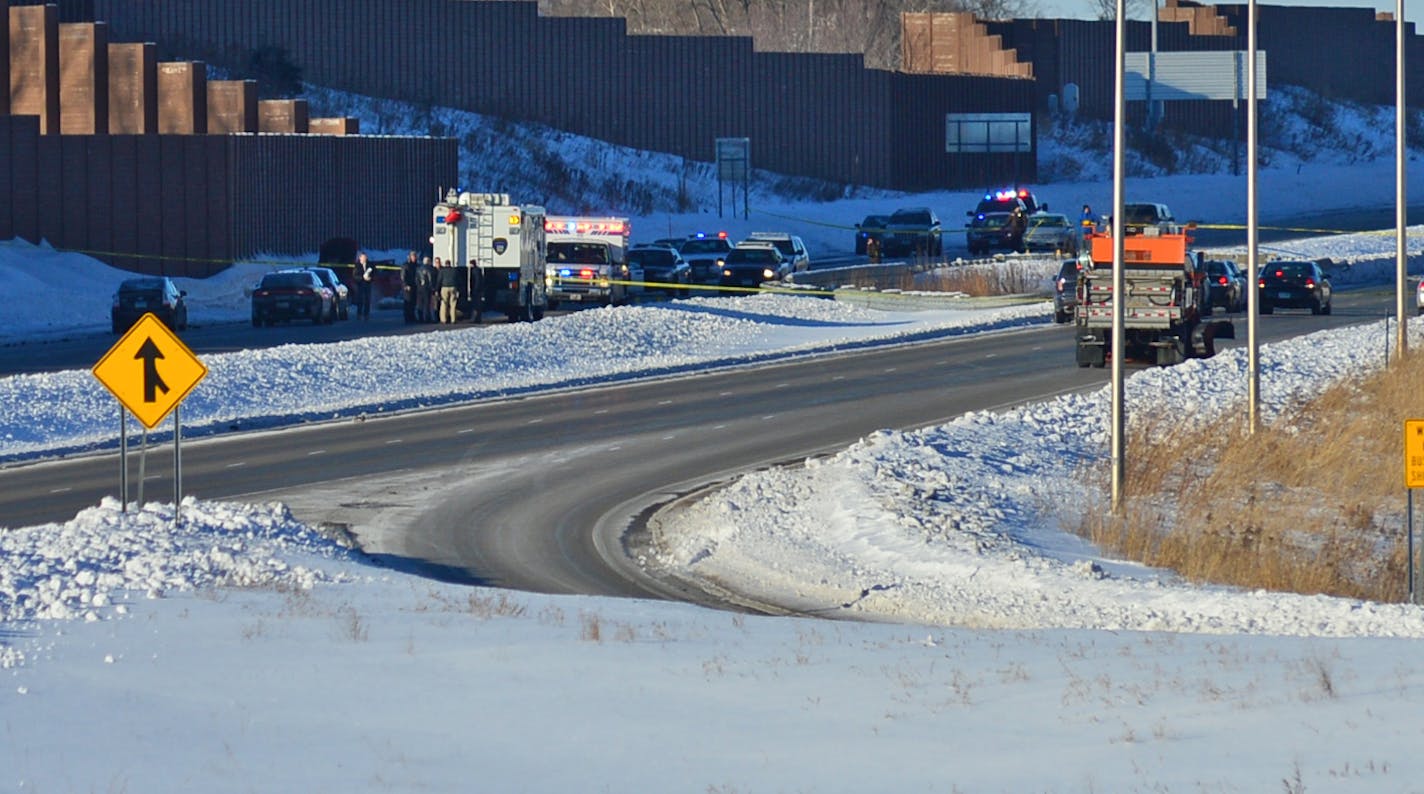 Police surrounded a vehicle on eastbound Hwy. 212 between Hwy. 101 and Dell Road around 8 a.m., after the driver led them on a high-speed chase from Hwy. 41.] Richard.Sennott@startribune.com Richard Sennott/Star Tribune Eden Prairie , Minn. Friday 2/7/2014) ** (cq)