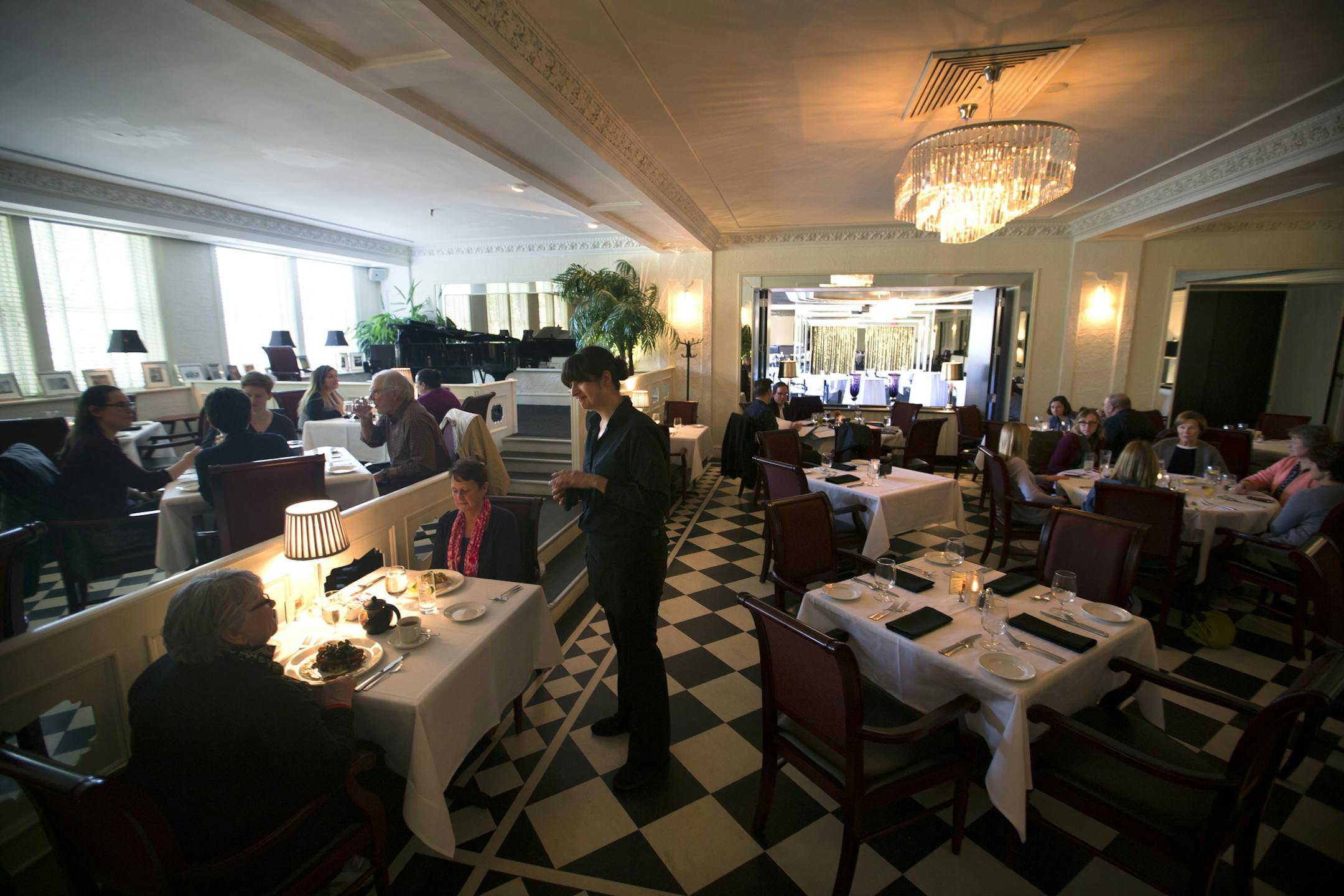 The main dining room at the Commodore Bar & Restaurant in St. Paul, Minn., Friday, April 29, 2016. ] RENEE JONES SCHNEIDER * reneejones@startribune.com ORG XMIT: MIN1604292211275496