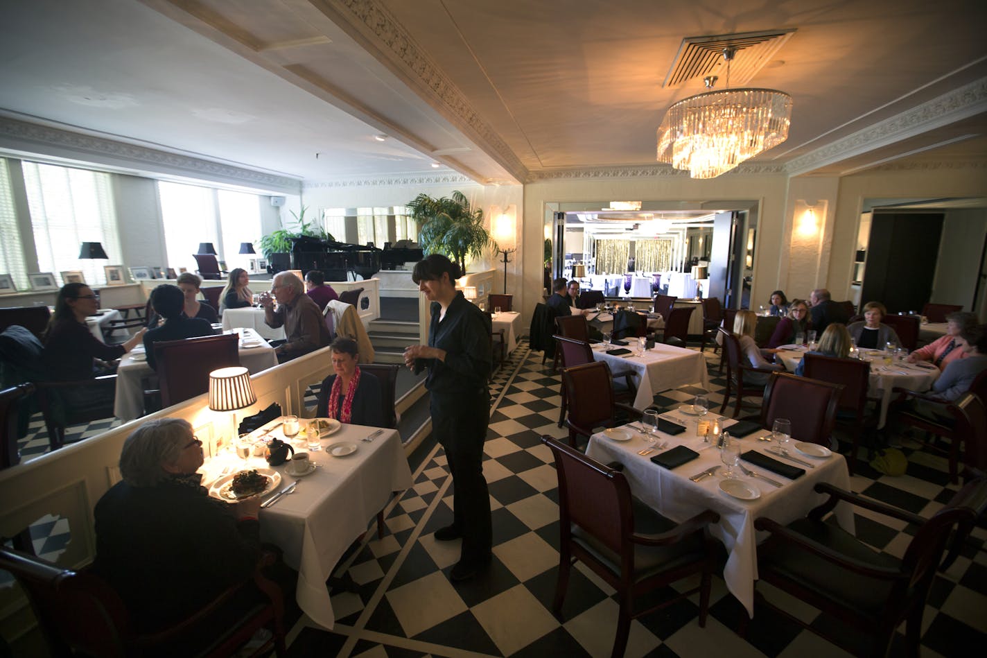 The main dining room at the Commodore Bar & Restaurant in St. Paul, Minn., Friday, April 29, 2016. ] RENEE JONES SCHNEIDER * reneejones@startribune.com ORG XMIT: MIN1604292211275496