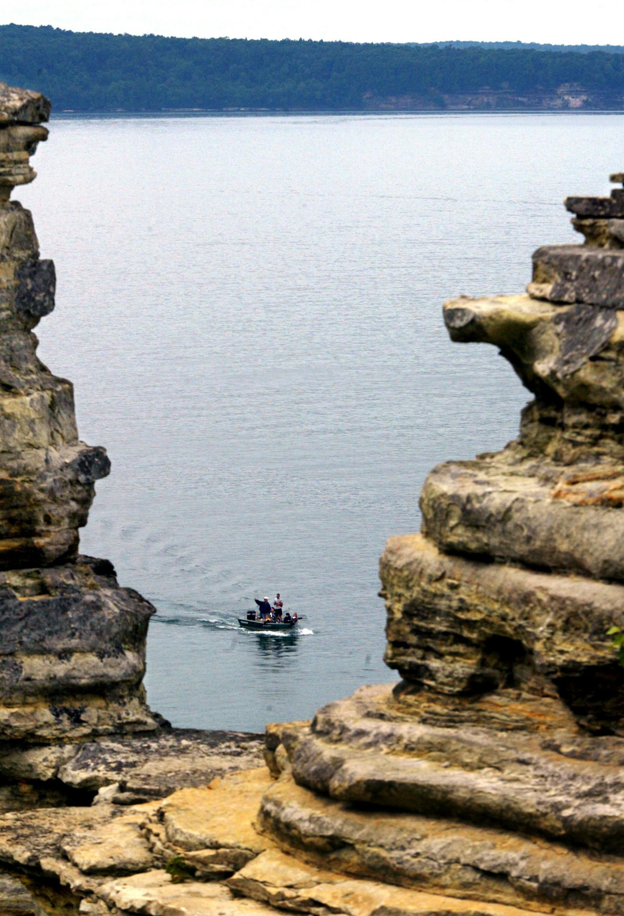Lake Superior as seen from the shoreline of Pictured Rocks National Lakeshore Park in Michigan's U.P. ORG XMIT: MIN2014062815424243