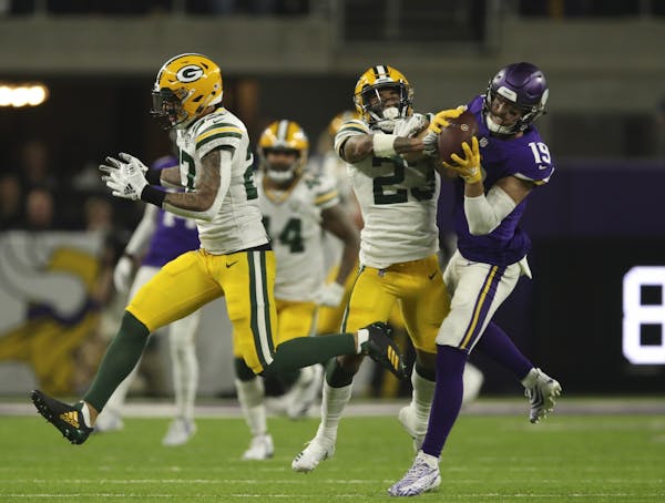 Minnesota Vikings wide receiver Adam Thielen (19) caught a long pass in the second quarter on a drive that resulted in a missed field goal.