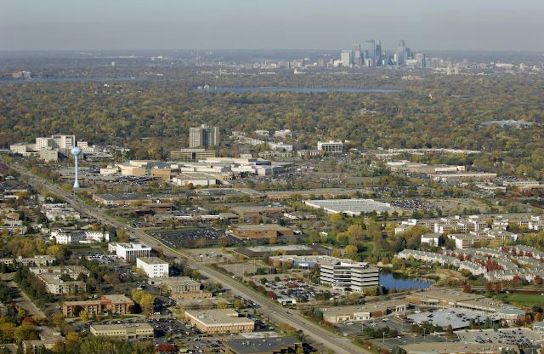 DAVID BREWSTER * startribune Wednesday_10/19/05_Edina - - - - - - - - Looking north/northeast up France Ave. toward Soiuthdale from the I-494 area. Downtown Minneapolis is in the distance.